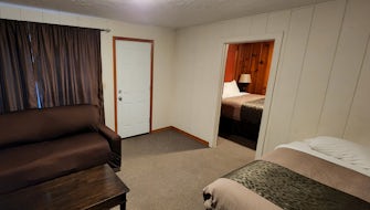 Cabin 1 (Queen, Twin, Pullout Queen With Kitchen)