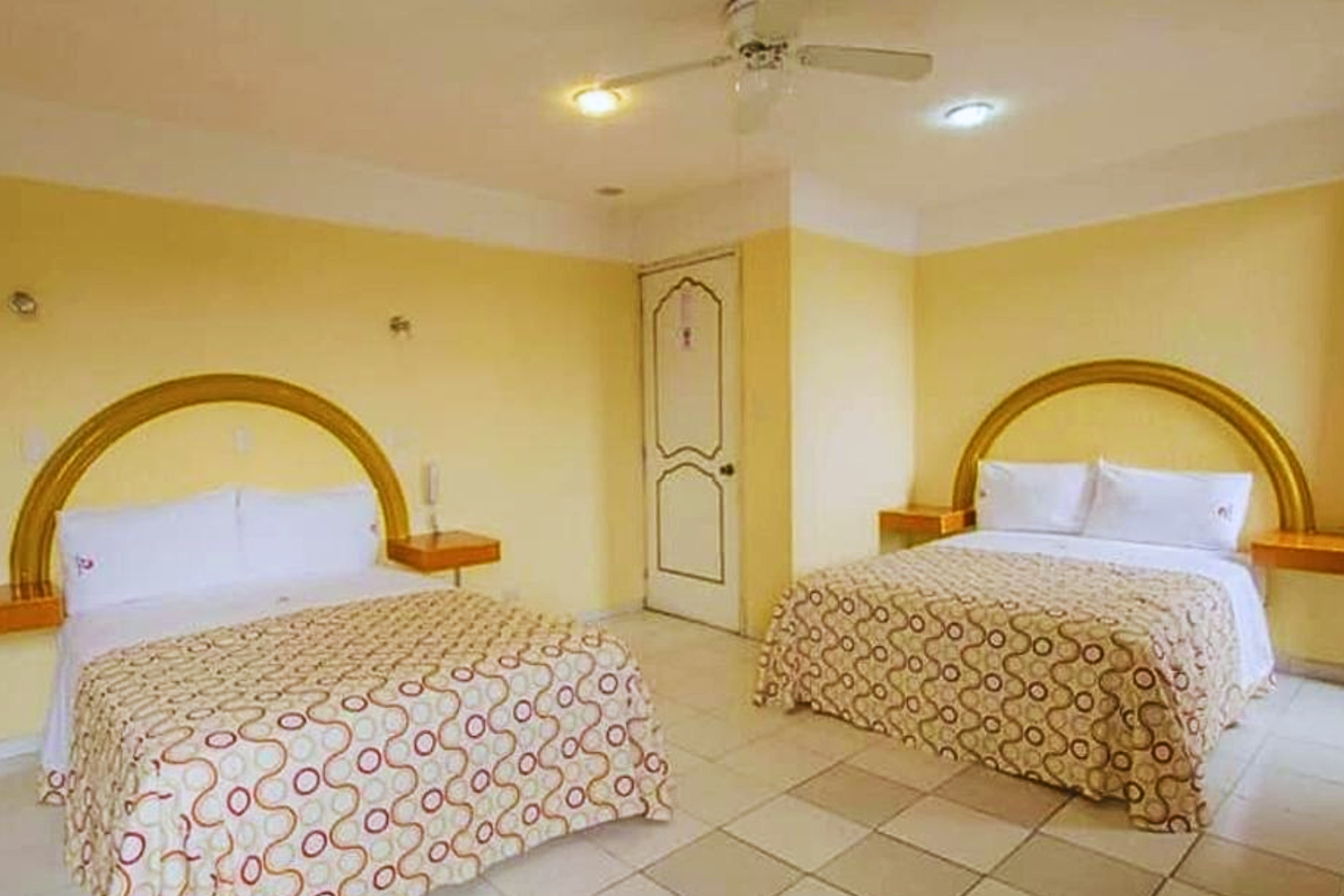 Estándar con dos camas matrimoniales