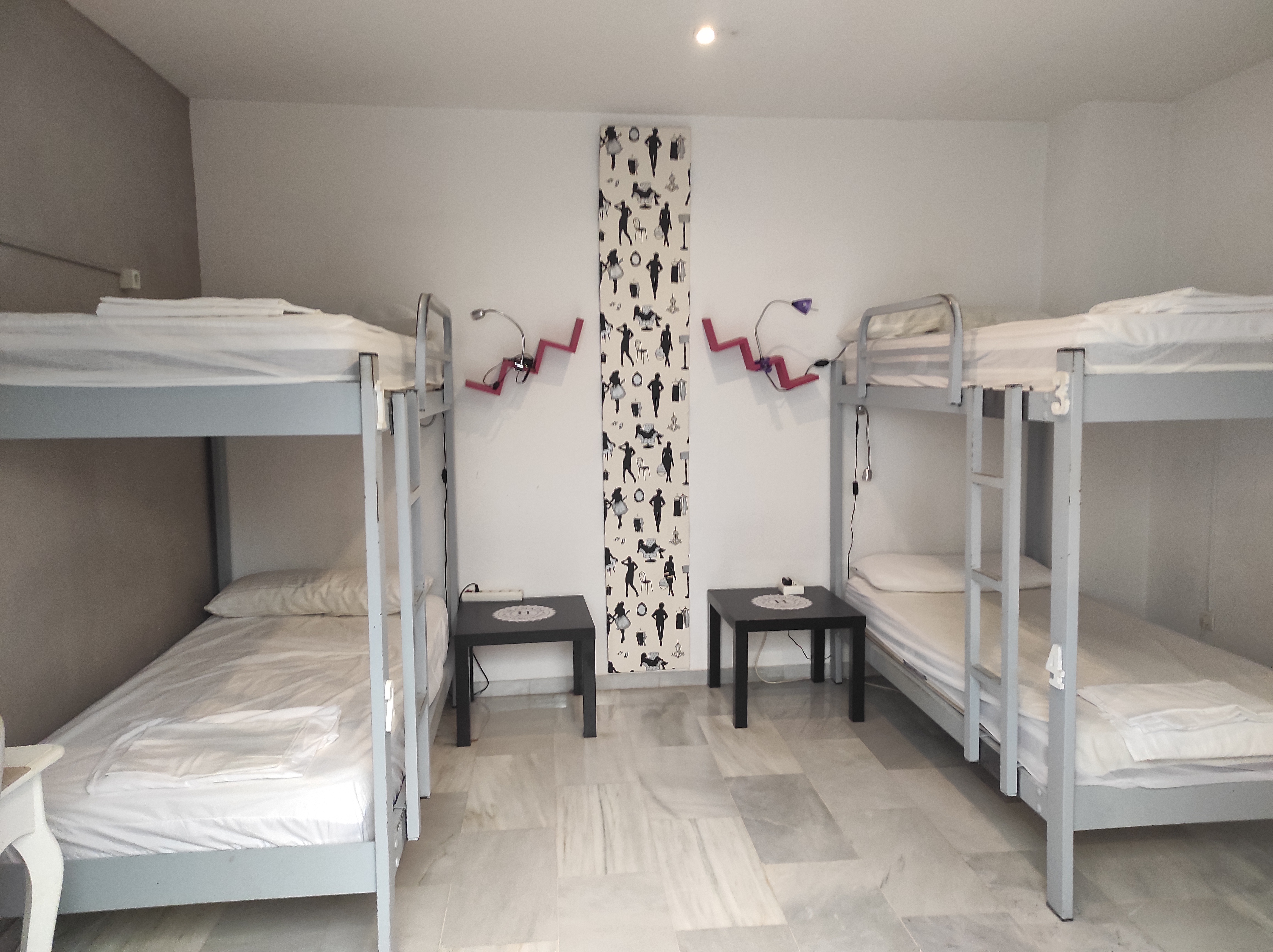 HABITACIÓN COMPARTIDA FEMENINA 4 PERSONAS