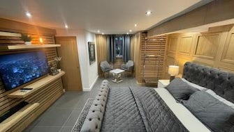 Double Room with En-suite Bathroom