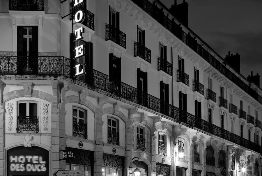 Facade de l'hotel des ducs à Dijon - Grande largeur