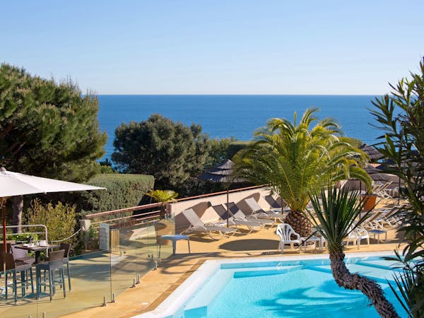 Hotel*** & Spa Les Mouettes on the ledge road between Argelès-sur-Mer and Collioure