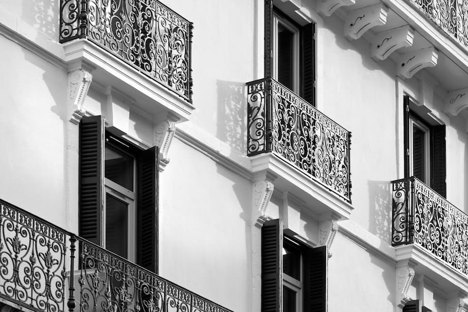 Facade de l'hotel des ducs à Dijon - Balcons