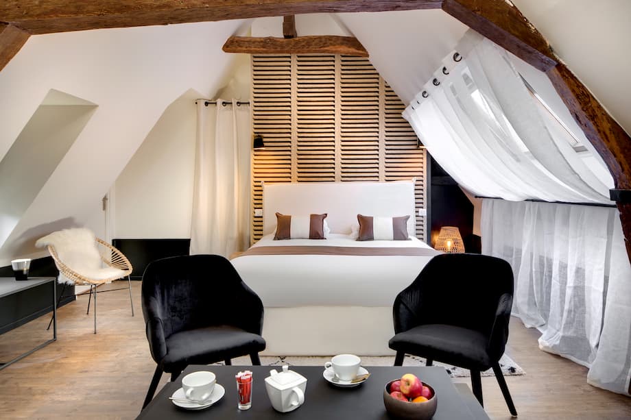 Vue de face de la chambre du 3ème étage de la Maison des Ducs à Dijon