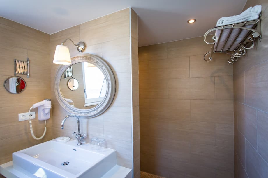 Salle de bains de la Chambre La Naturelle de la résidence des ducs à Dijon
