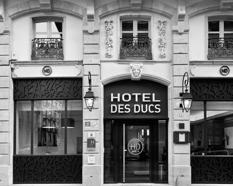 Façade principale de l'hôtel des Ducs - centre historique de Dijon