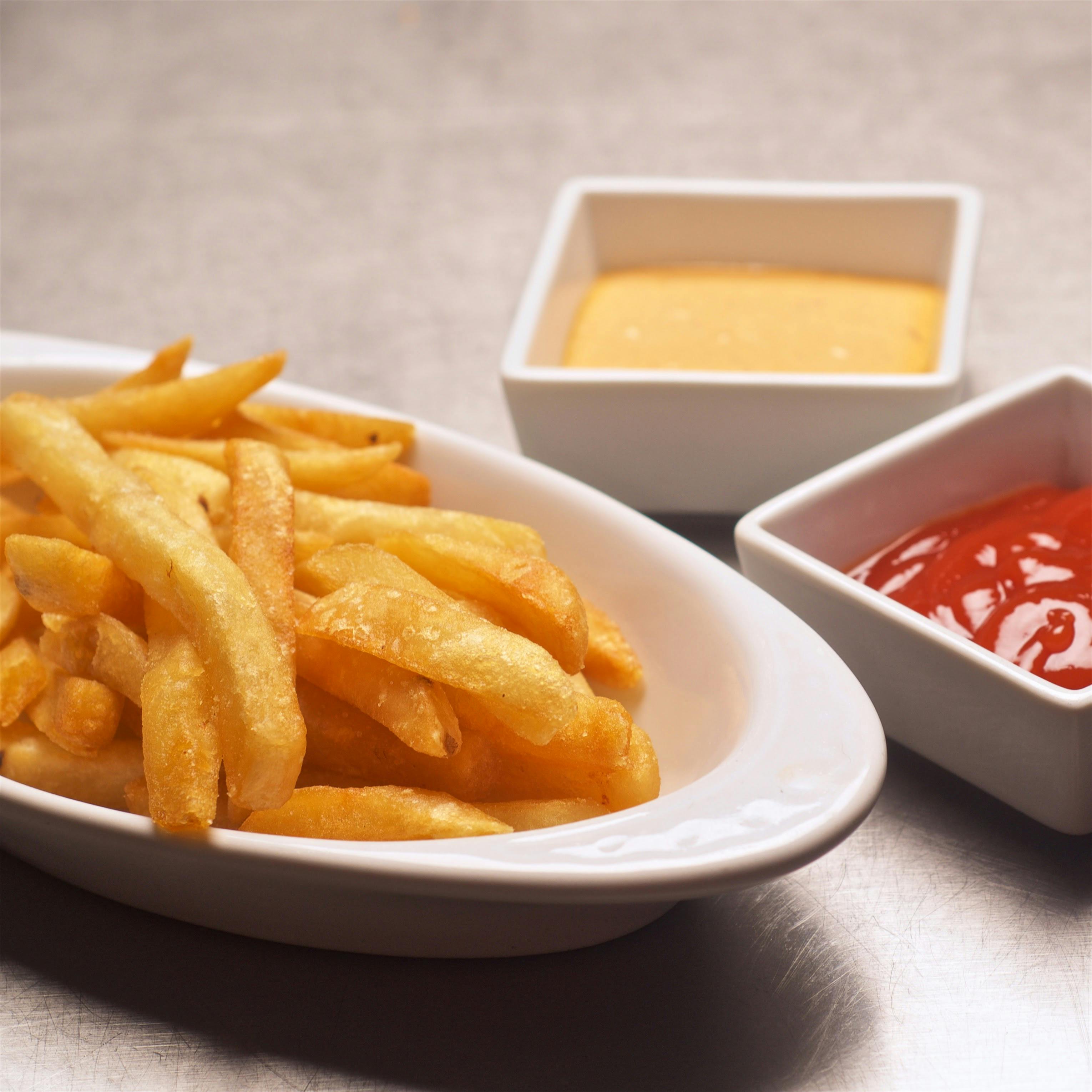 Crispy French Fries and ask for melted cheddar! Papas a la francesa