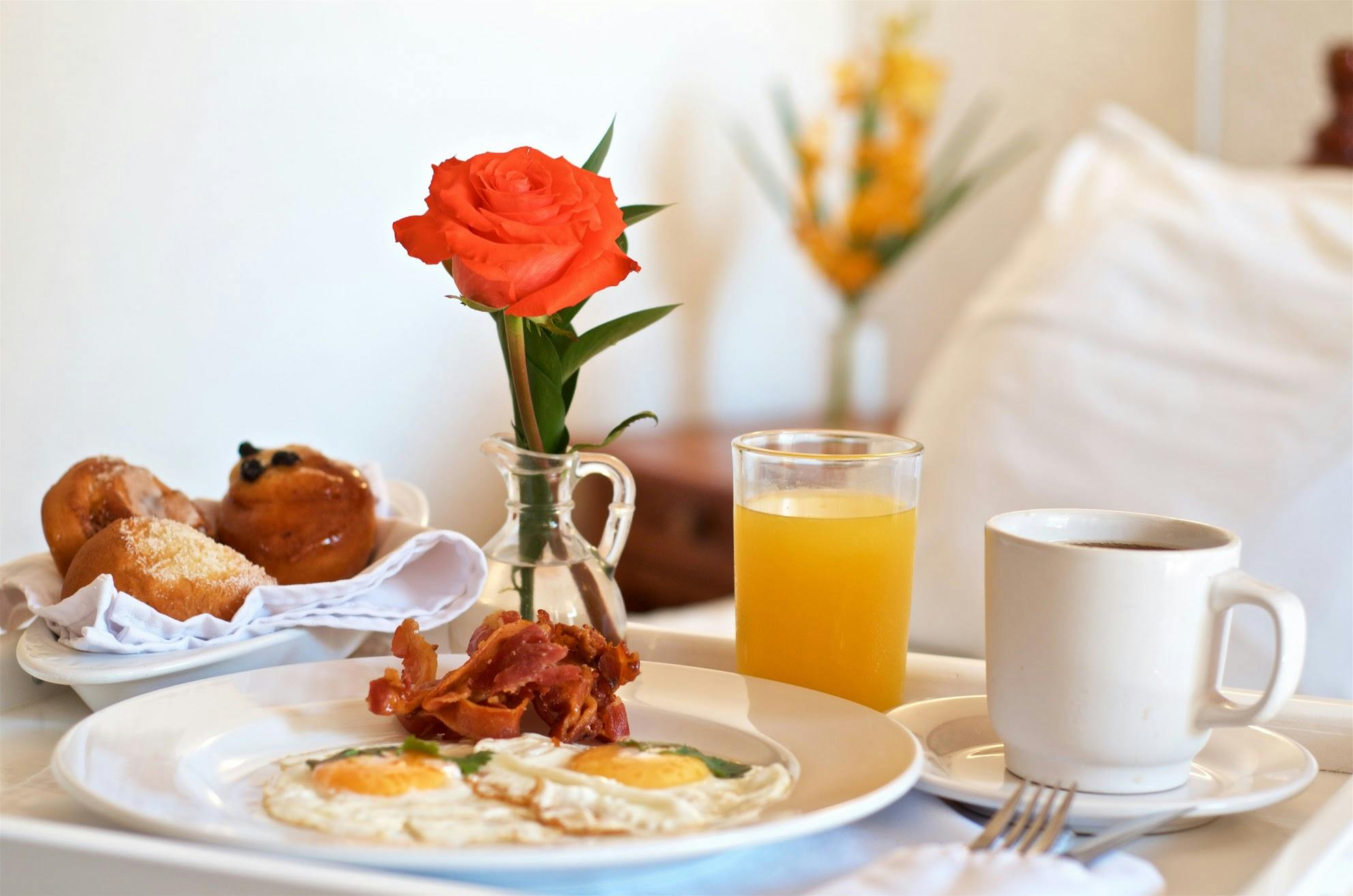 Mercurio Breakfast in Bed Service