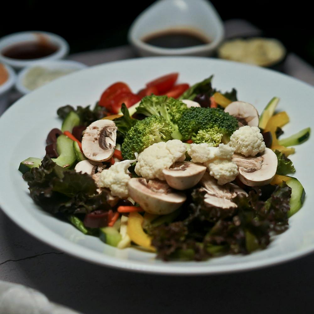 House Salad - so much more than a plate of lettuce! Ensalada de la Casa. Mezcla rica de vegetales frescos