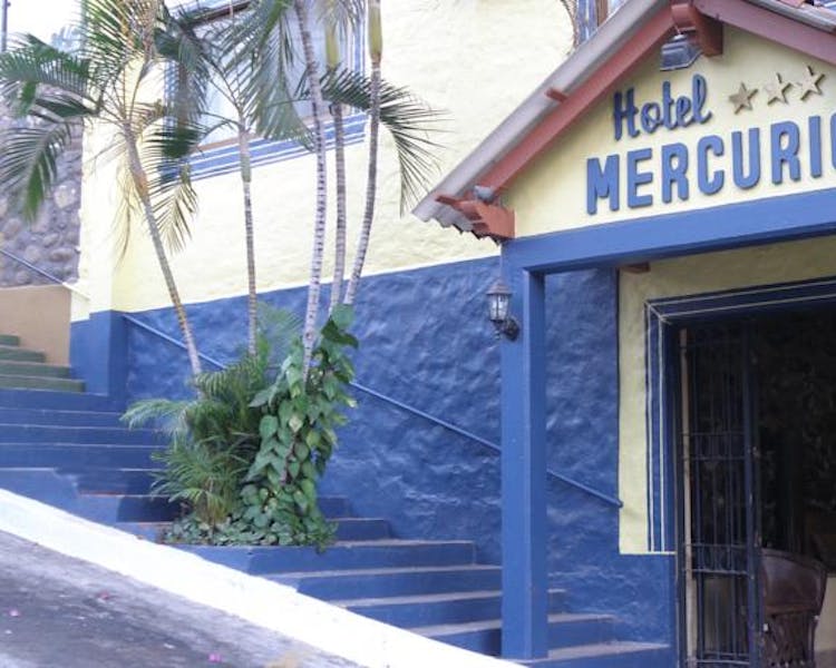 Visit a friendly gay hotel with your friends and loved ones for a great experience in Puerto Vallarta. Hotel Mercurio.