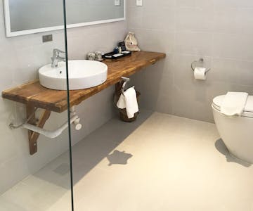 Seaview Double Bathroom