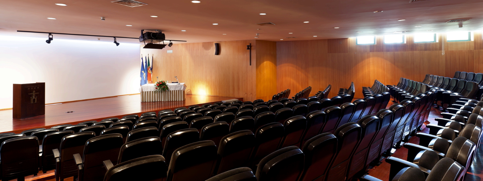 Auditório em Chaves