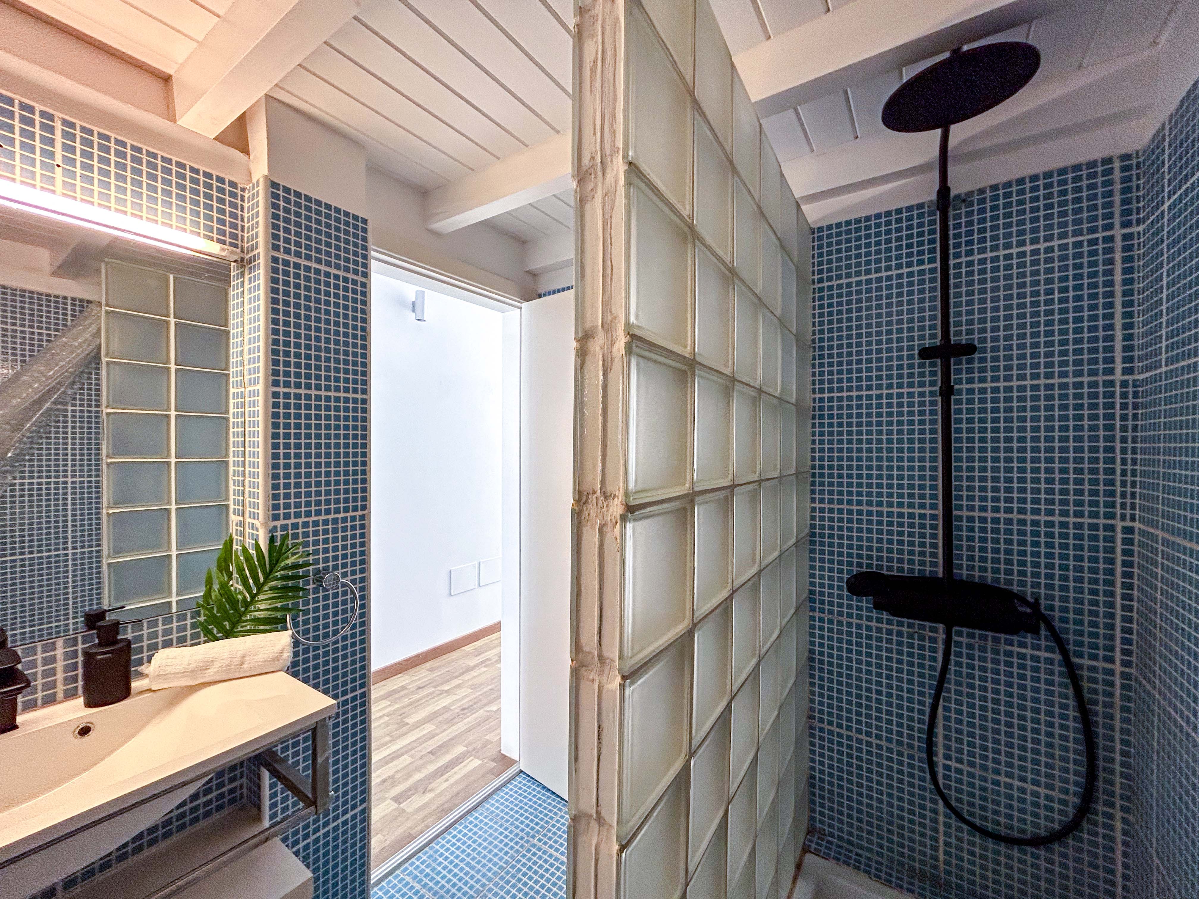 Vila Cabral Apartments Sal Island Cabo Verde, 3 bedroom apartment bathroom