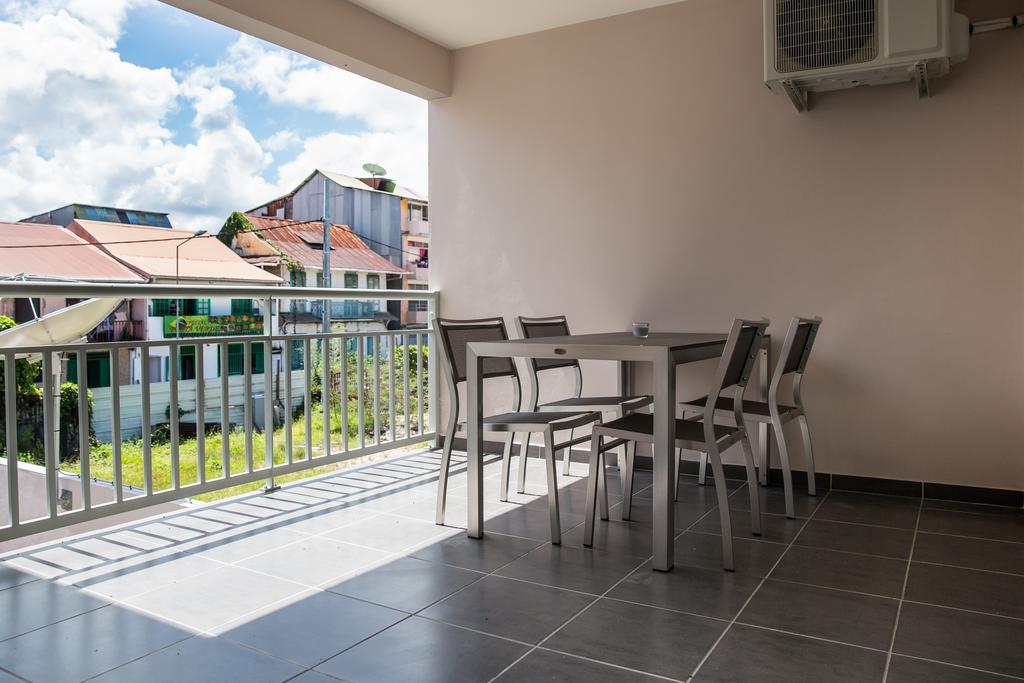 Terrasse d'une suite a l'appart'hôtel Eclipse à Cayenne, terrace of a suite at apartment hotel Eclipse