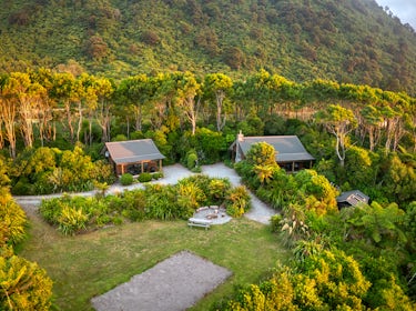 Perfect blend of bush and beach accommodation 1