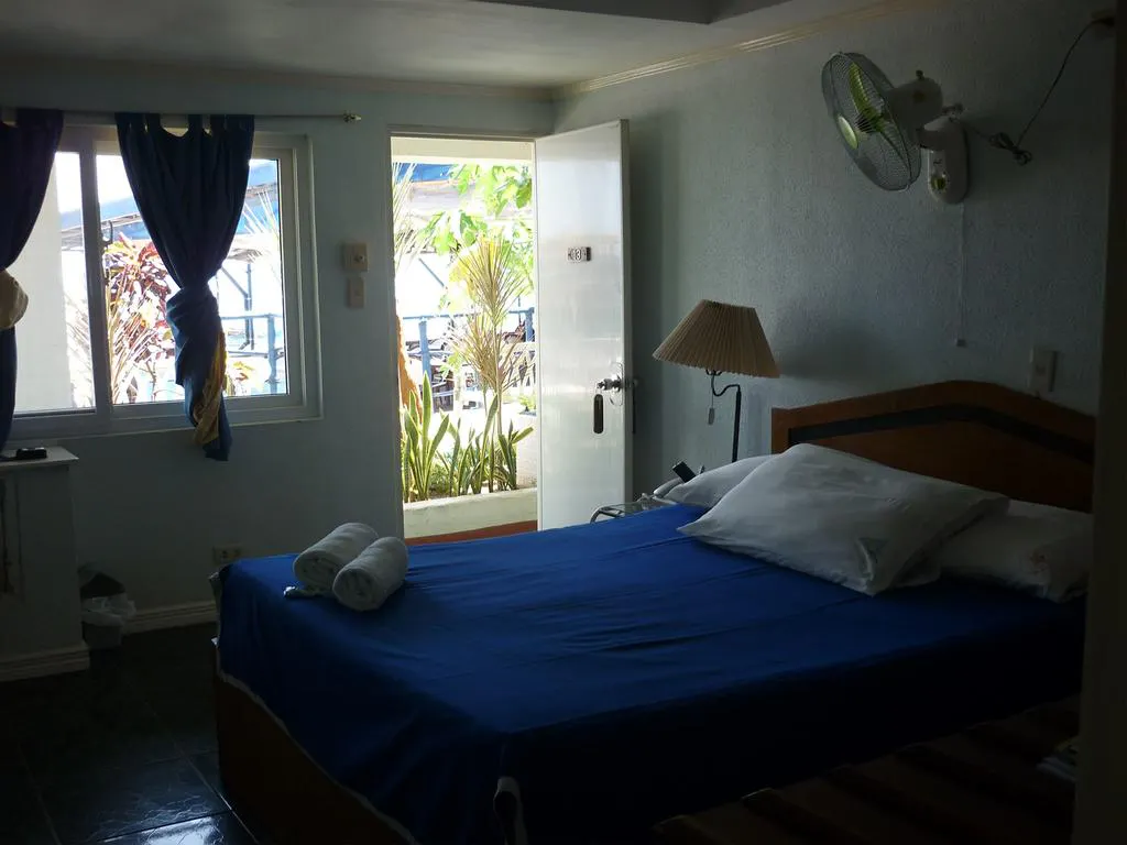 Get Standard Beach Front Blue Rock Beach Resort Desktop Wallpaper Get Wallpaper Standard Beach Front Blue Rock Beach Resort For iPhone