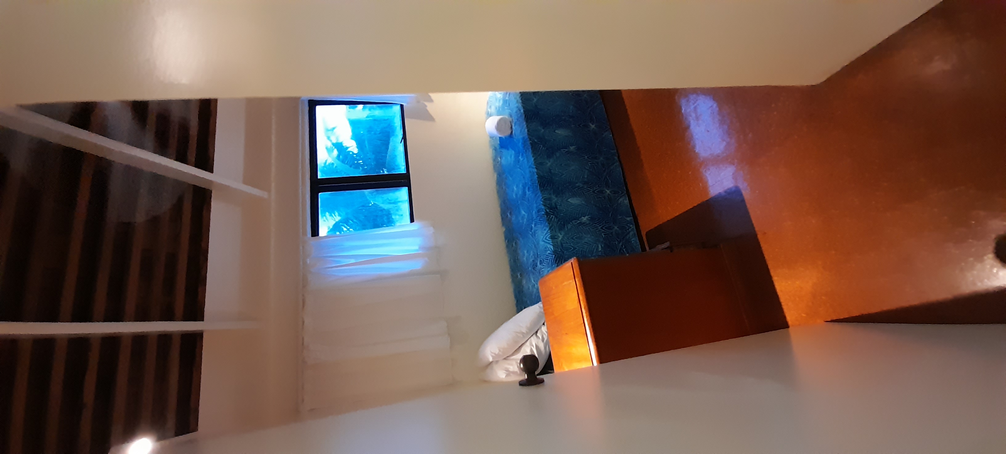 3 bedroom apts. - middle room