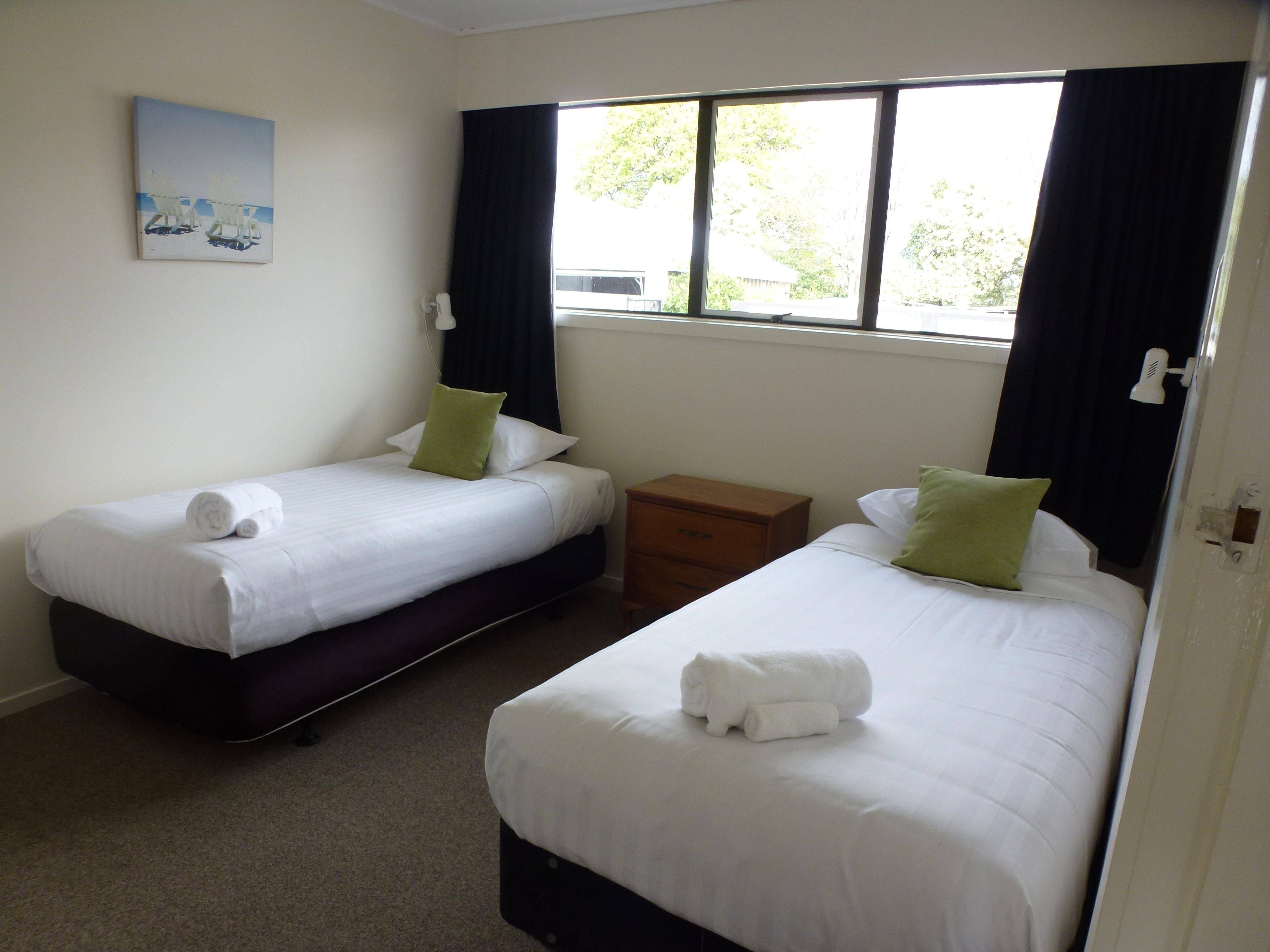 bedroom 2 bedroom motel room