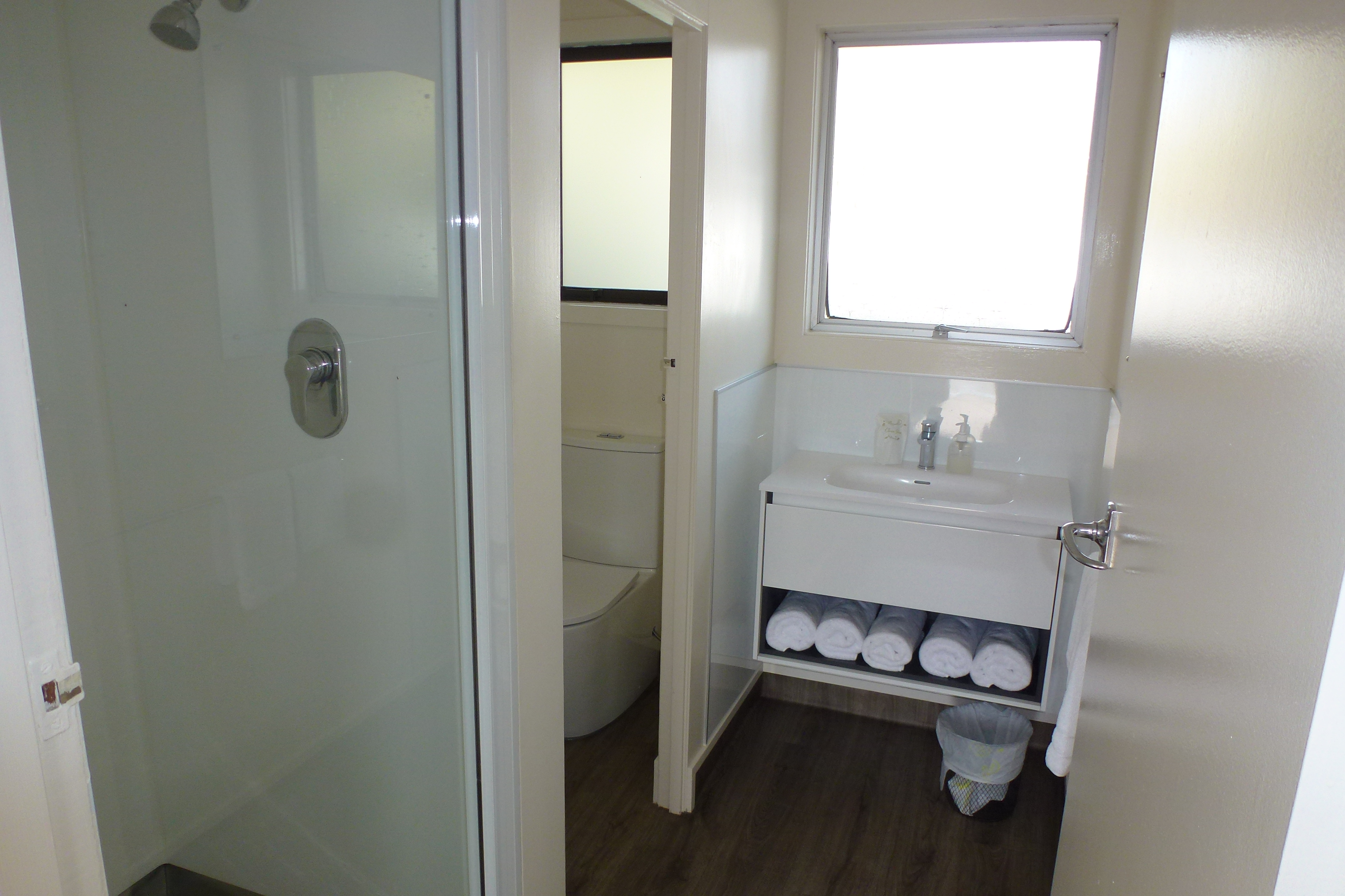 bathroom 2 bedroom motel room