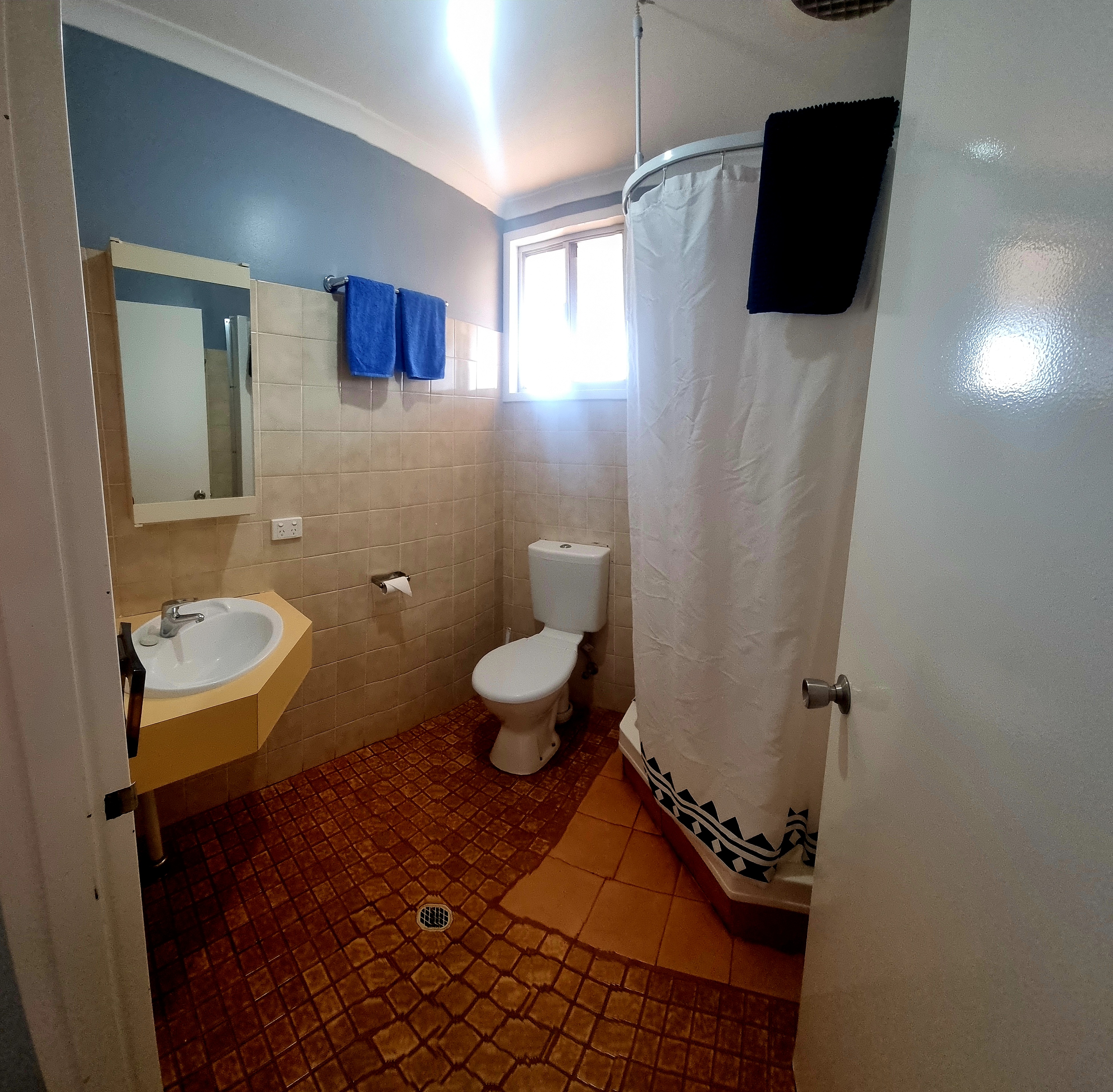 Queen/Family Ensuite