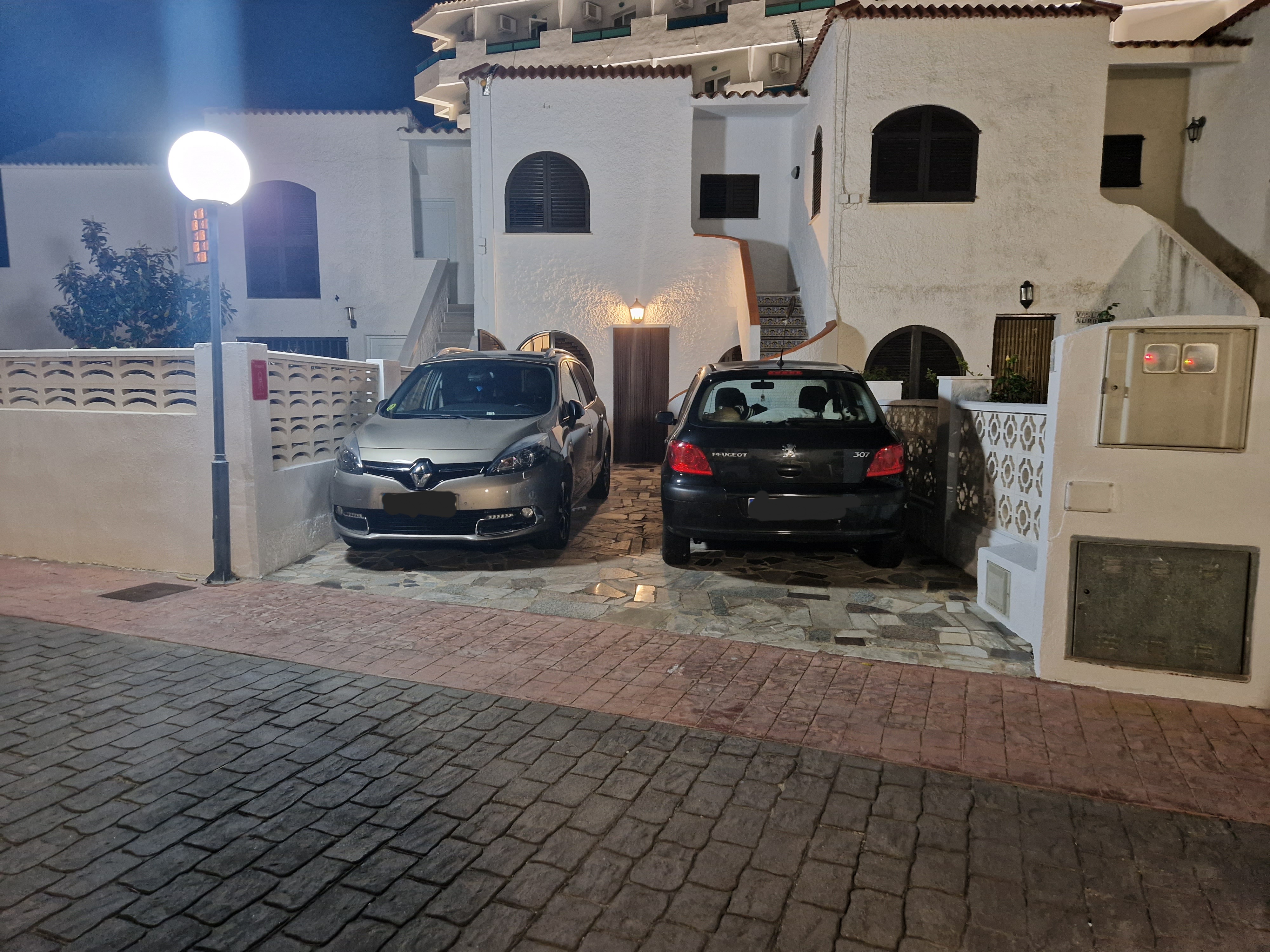 Beachside Apartments Parking
