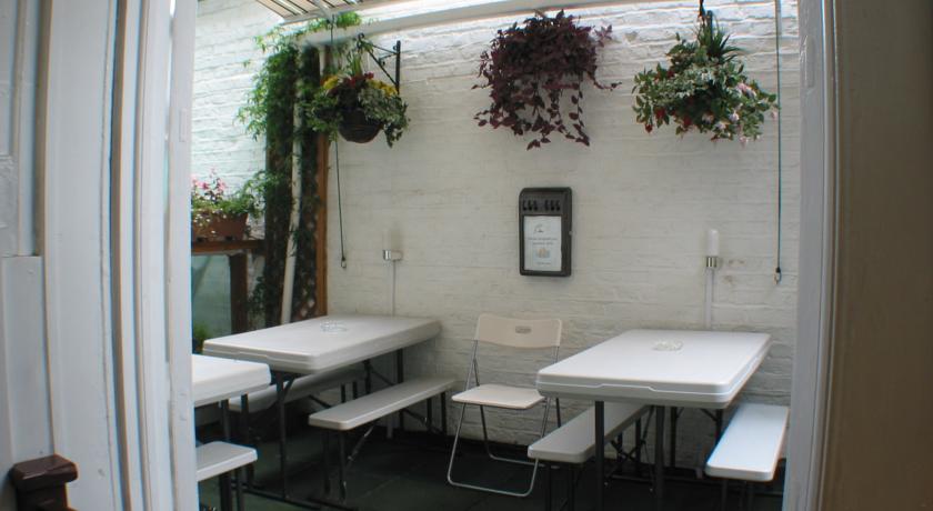 hotel london smoking