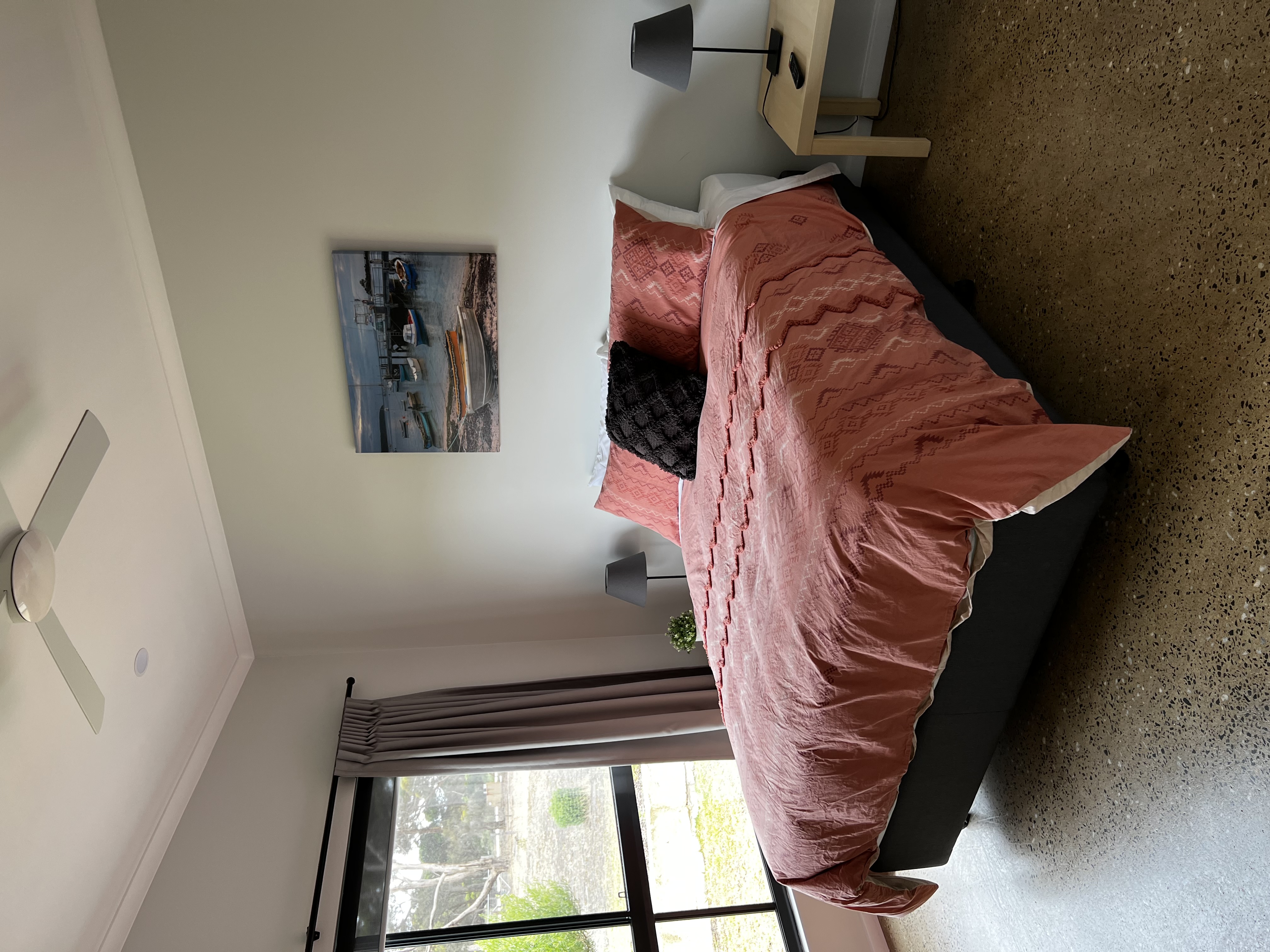 Villa 1, Room 1: Queen bed, wardrobe, television.