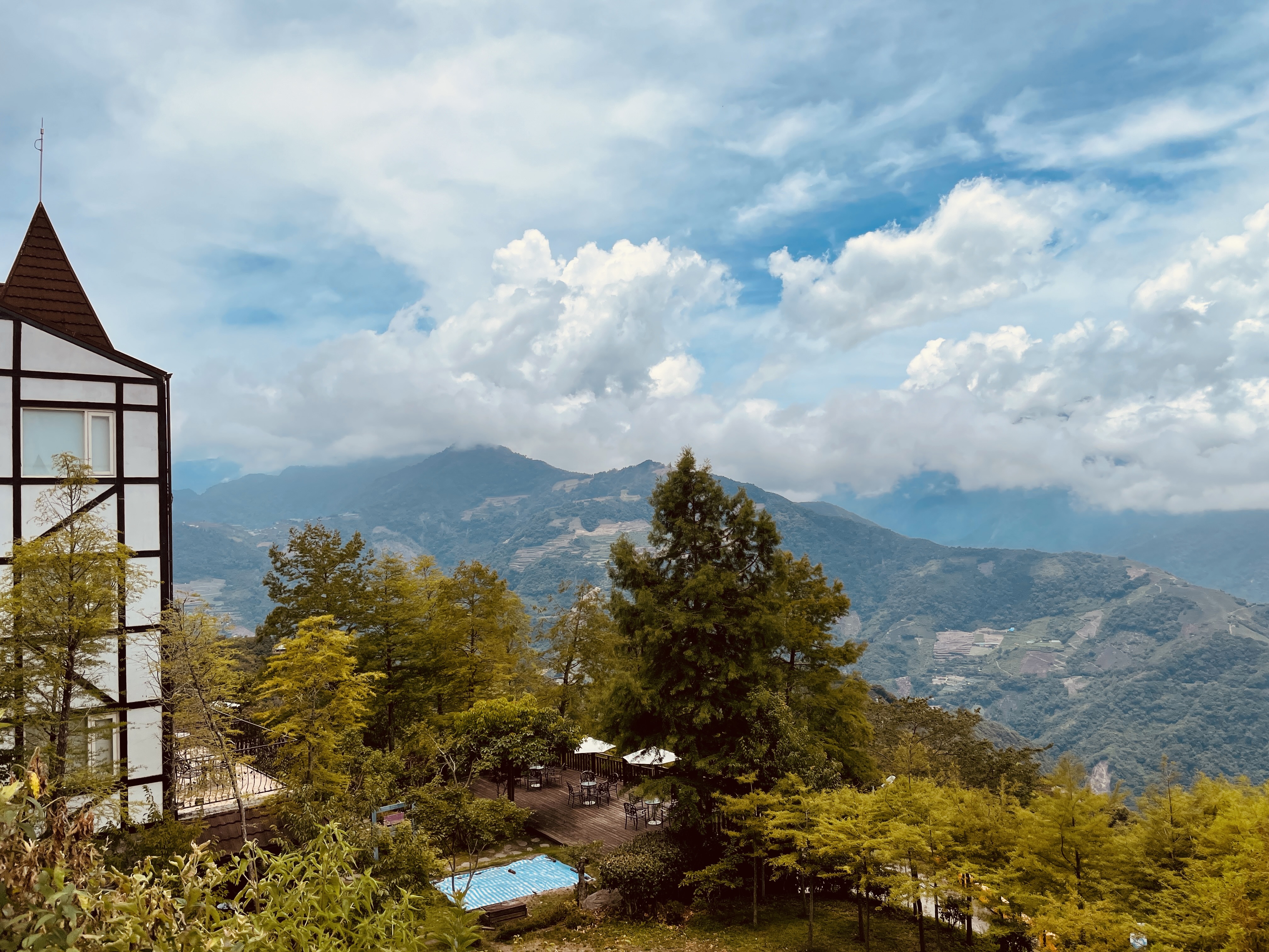 清境羊角村隔壁往下看的山谷景色