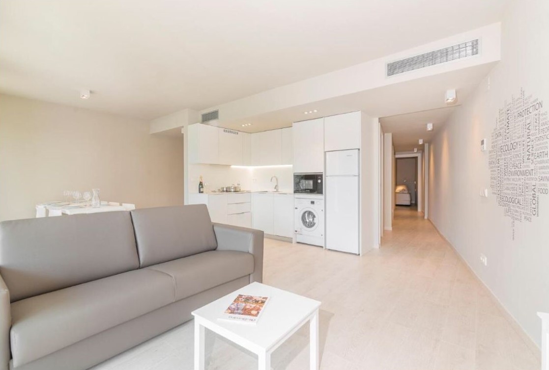 Salón de tv con sofás-cama, cocina-comedor totalmente equipada. 1