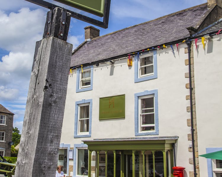 The Wensleydale Hotel Middleham, Yorkshire Dales Boutique Accommodation, The Tack Room Restaurant & Bar