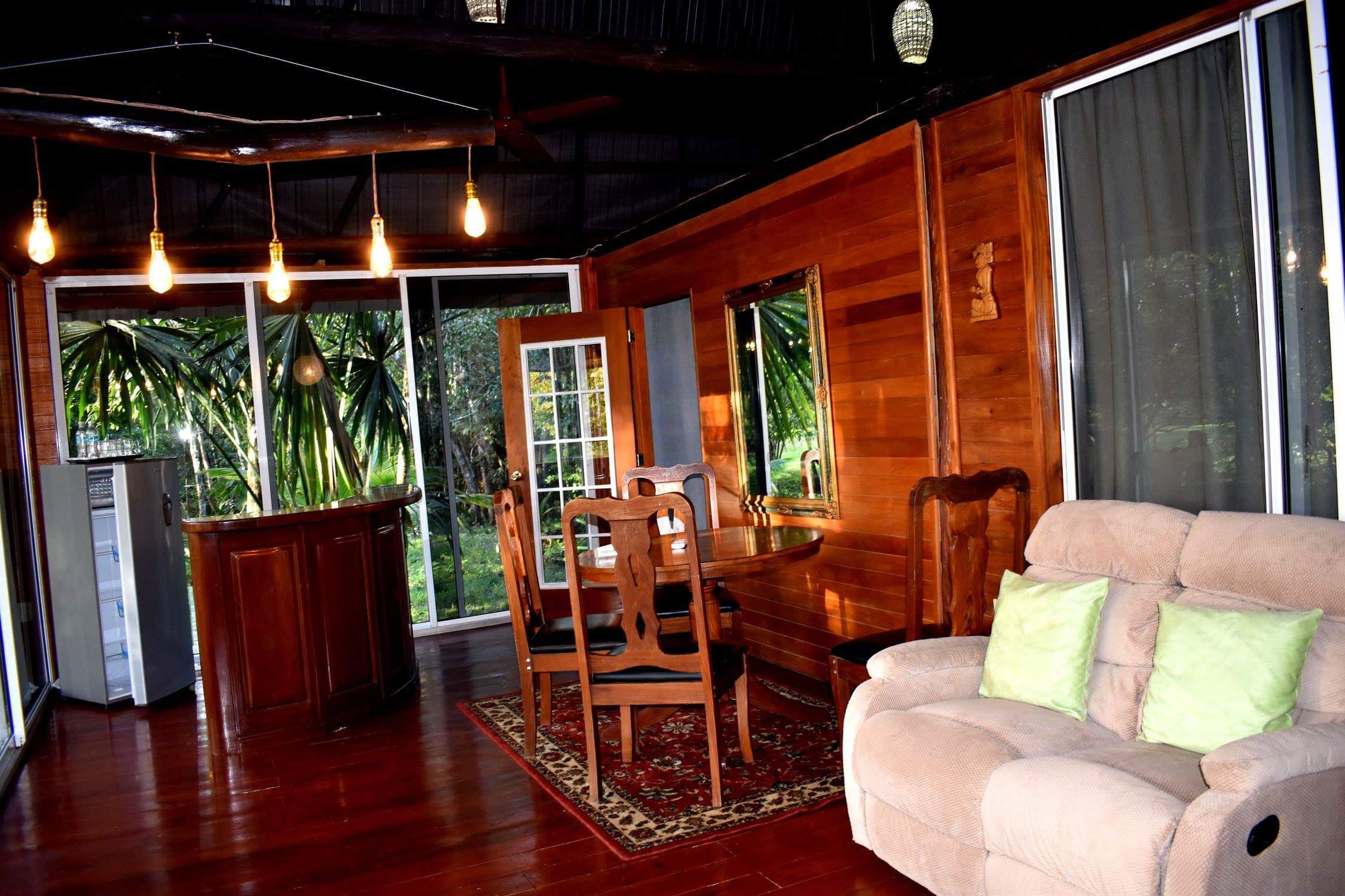 Cohune Villa - Upper Level sitting area
