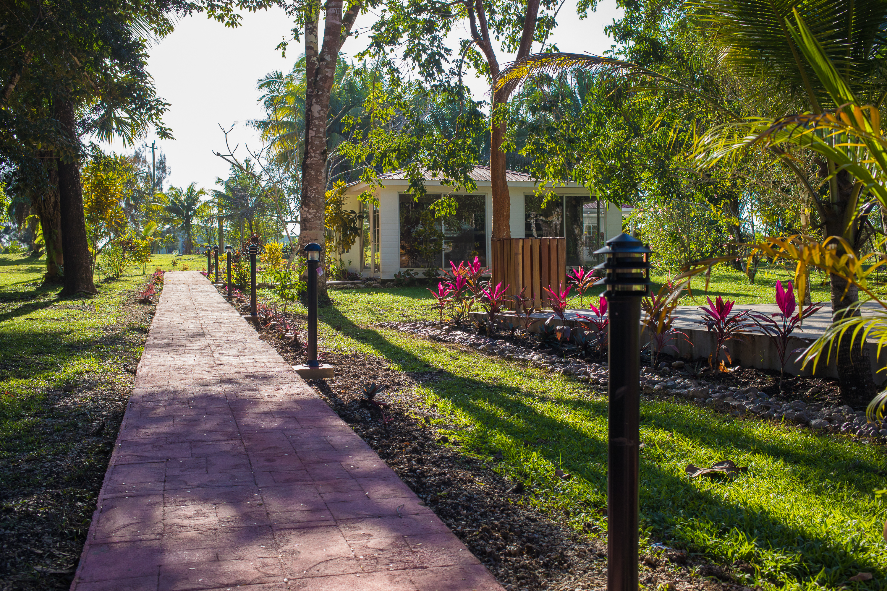 Hibiscus Bungalow walkway