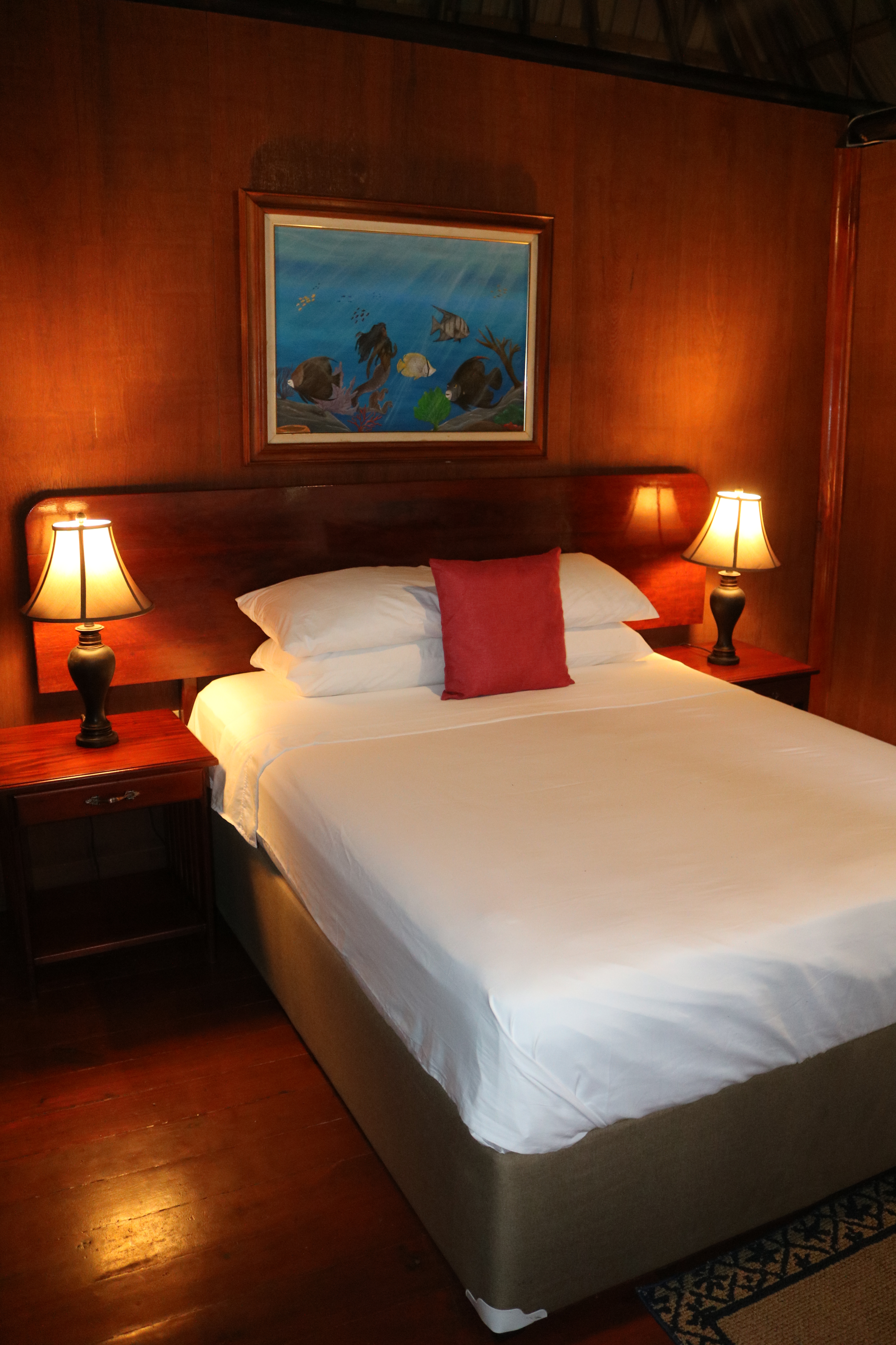 Cohune Villa upper level - queen bedroom