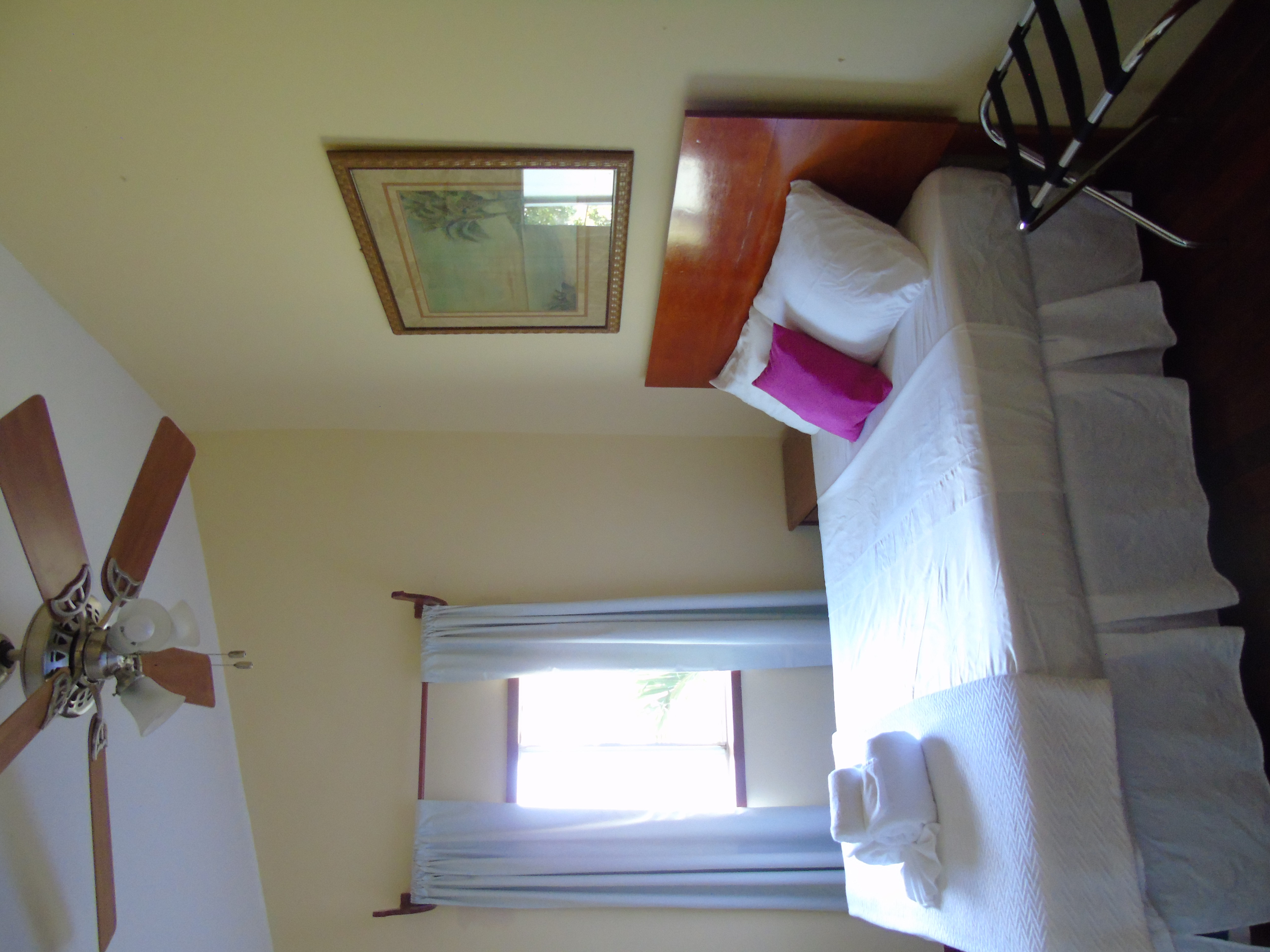 Garden Cabin - bedroom with double bed