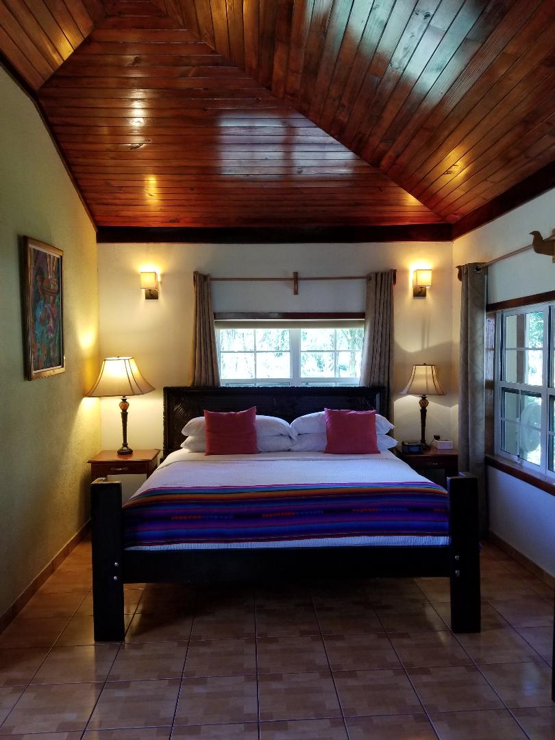 Hibiscus Bungalow - king bed