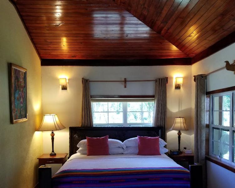 Hibiscus Bungalow - king bed