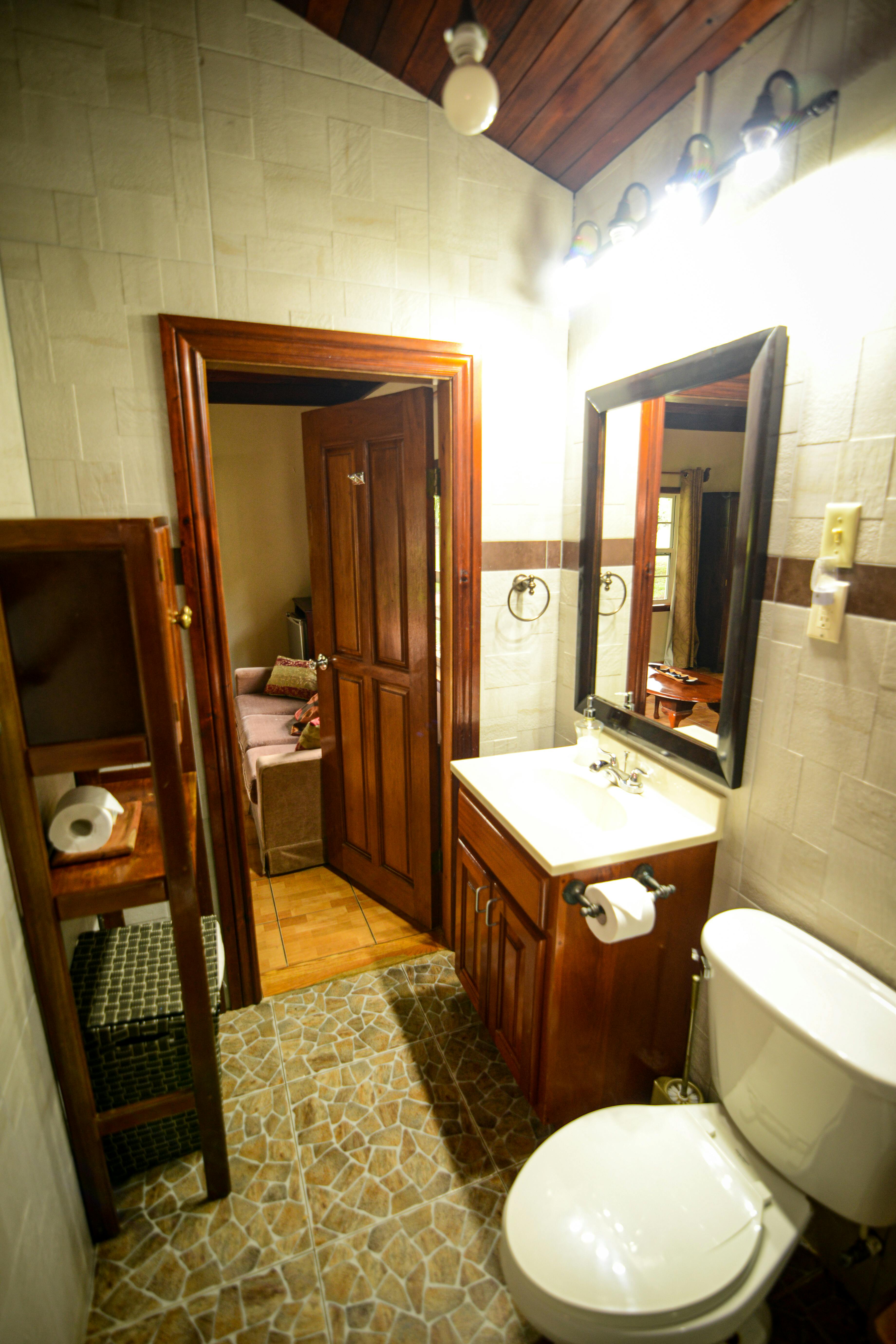 Hibiscus Cabin - Bathroom