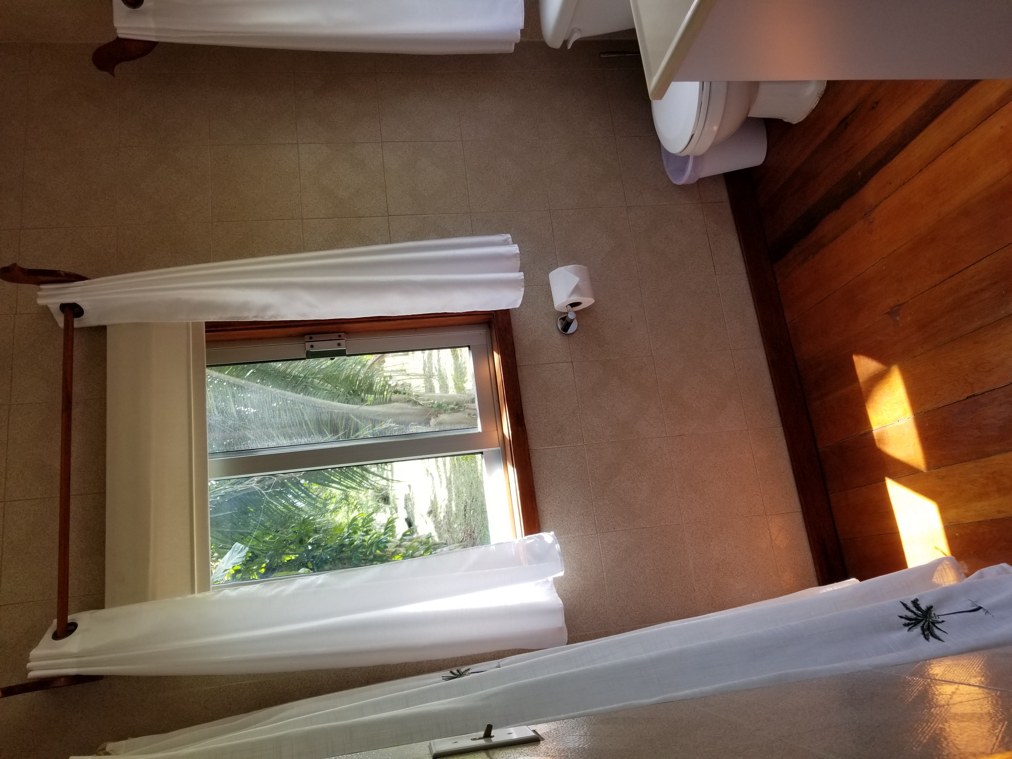 Garden Cabin - bathroom