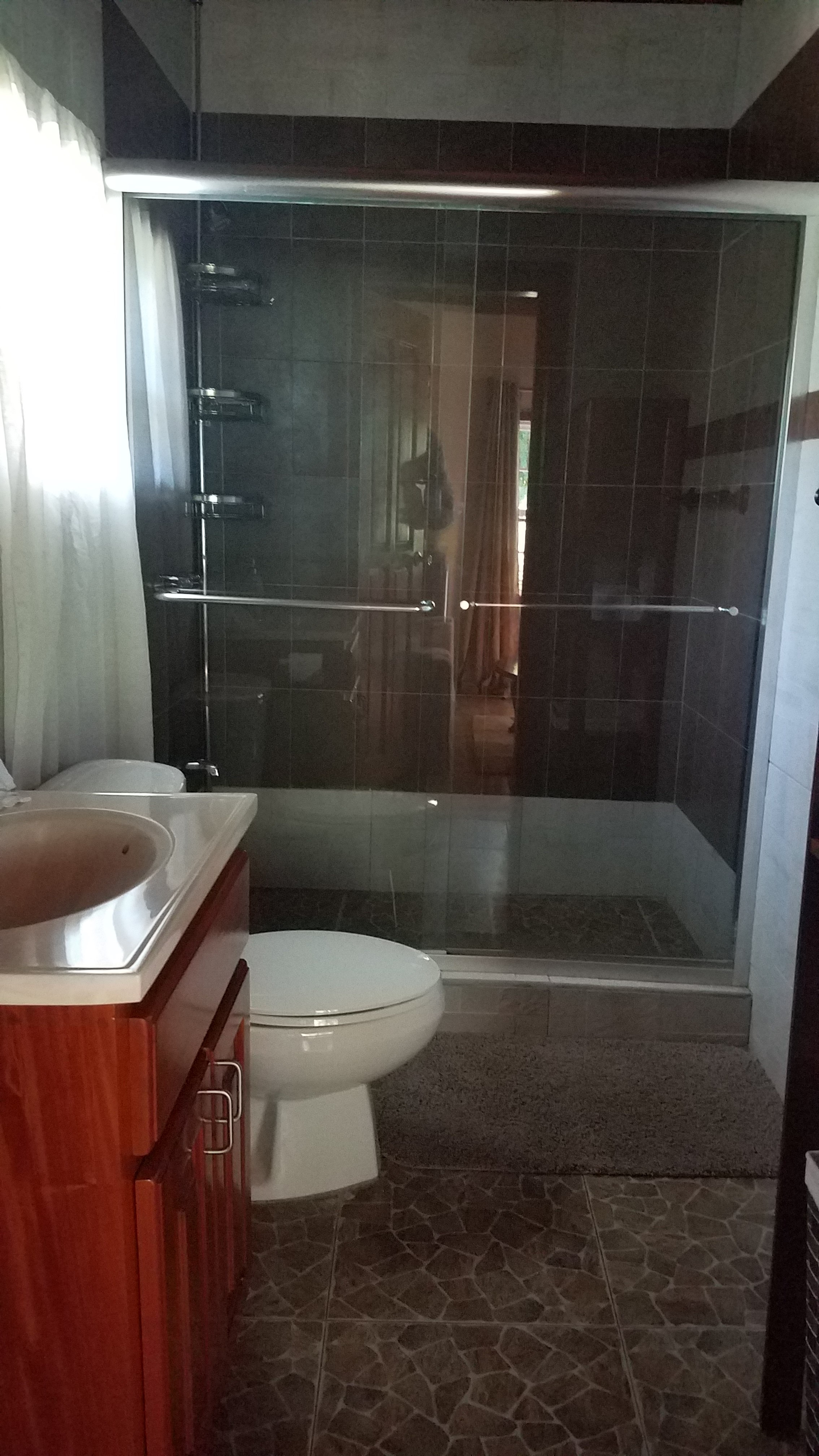 Hibiscus Bungalow - bathroom