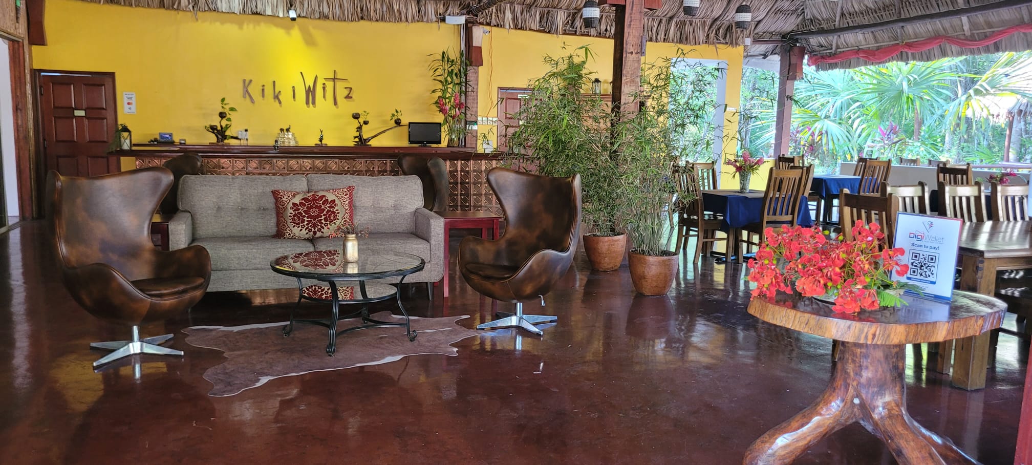 Lobby Area @KikiWitz