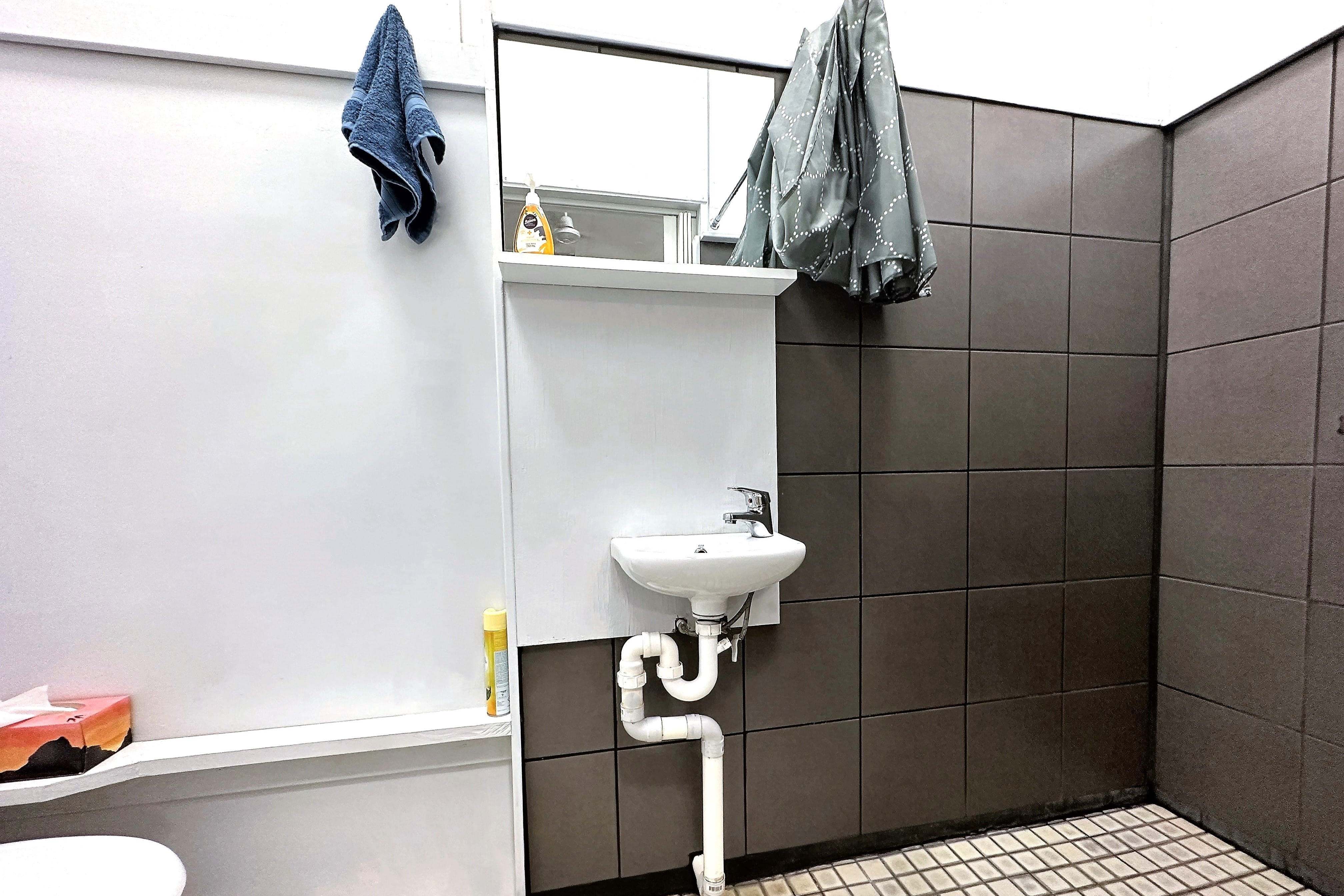 Self-Contained Unit at Golden Sands Retreat, Wagait Beach, NT, Ensuite