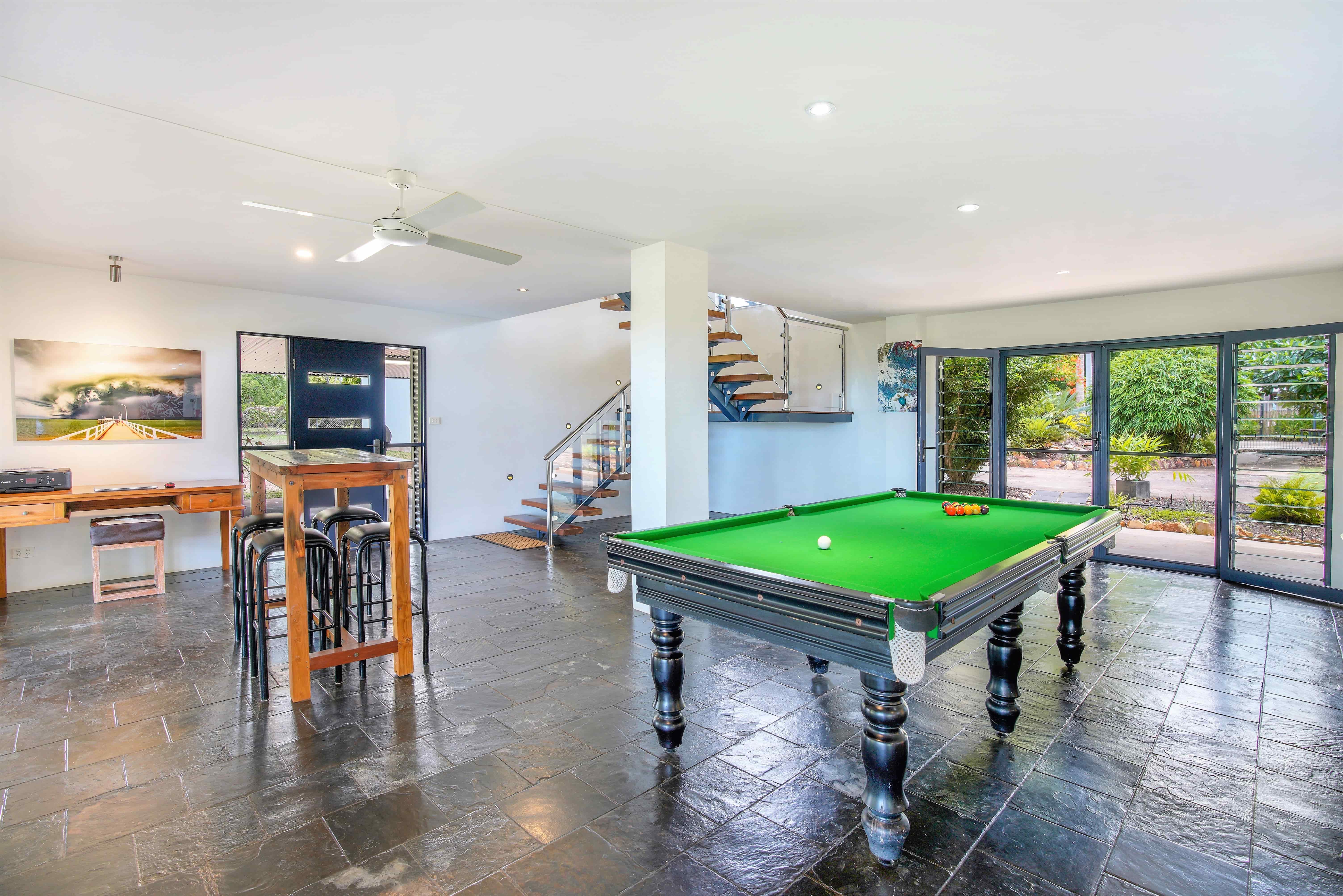 8 Ball Pool, Billiard Table and Games Room