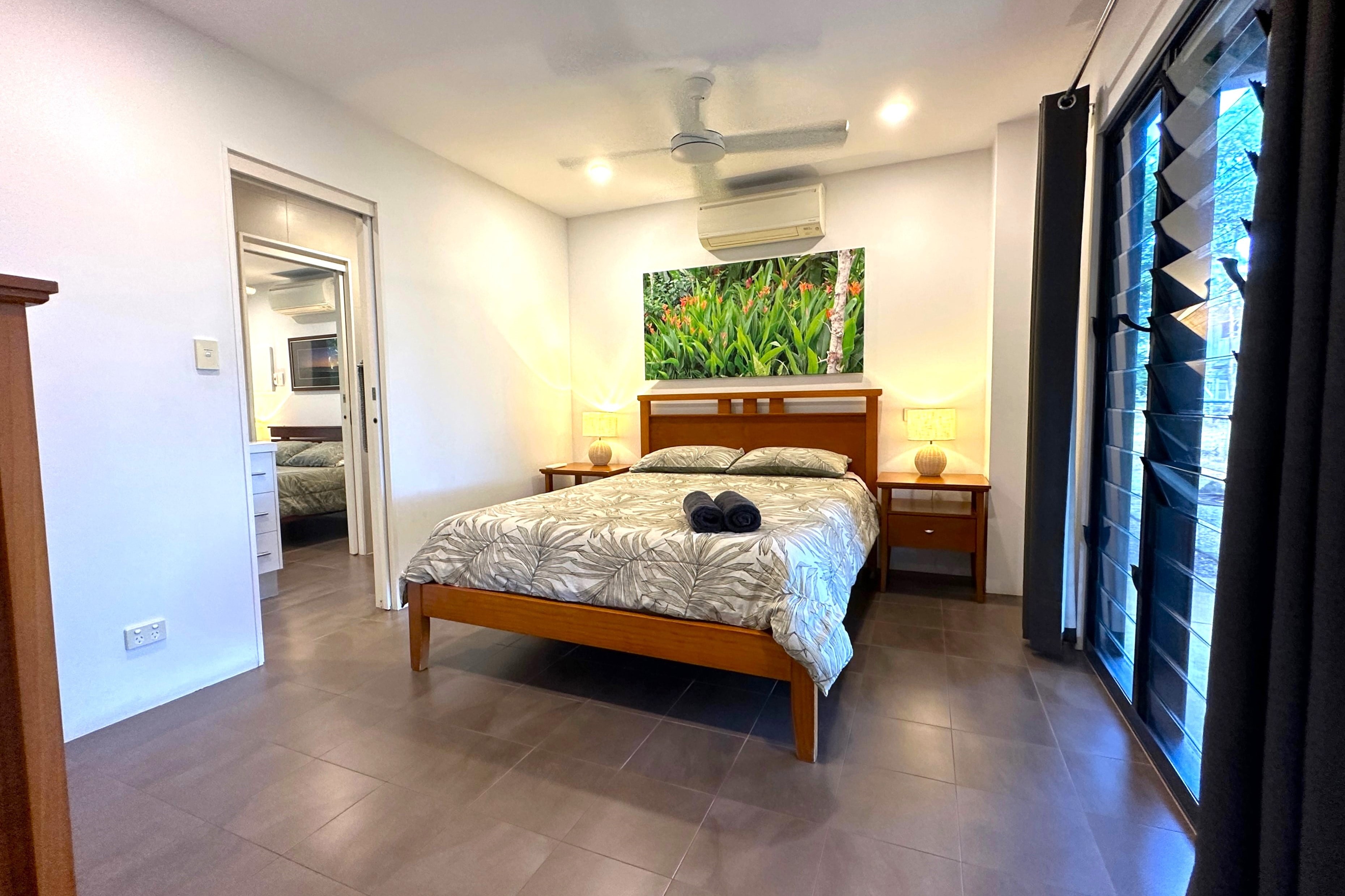 Queen Bedroom Retreat with Ensuite and Scenic Garden/Sea Views