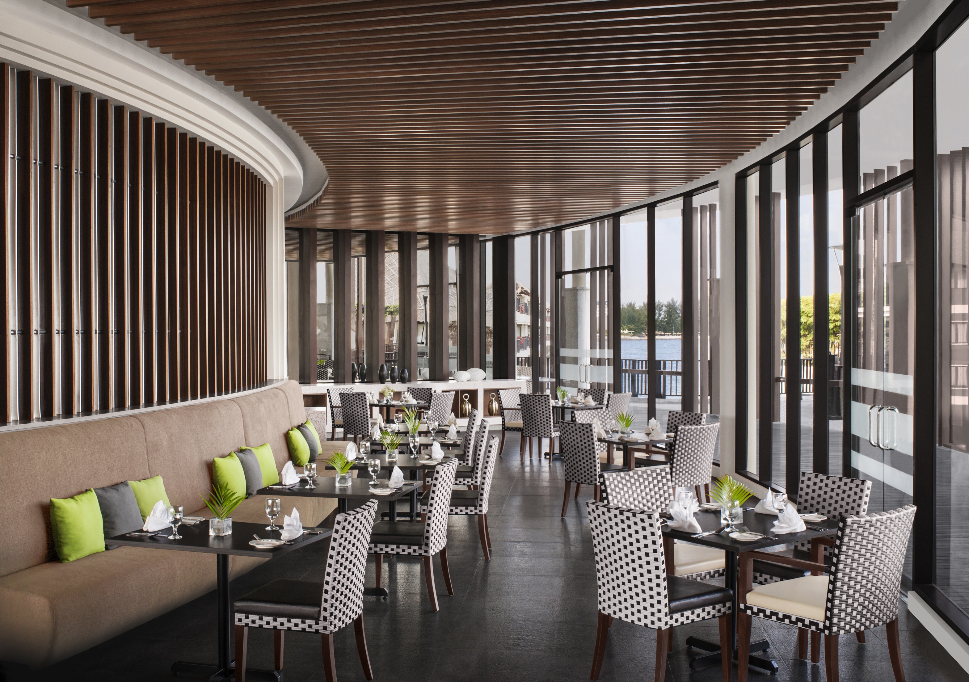 golden_palm_tree_bila-bila_restaurant