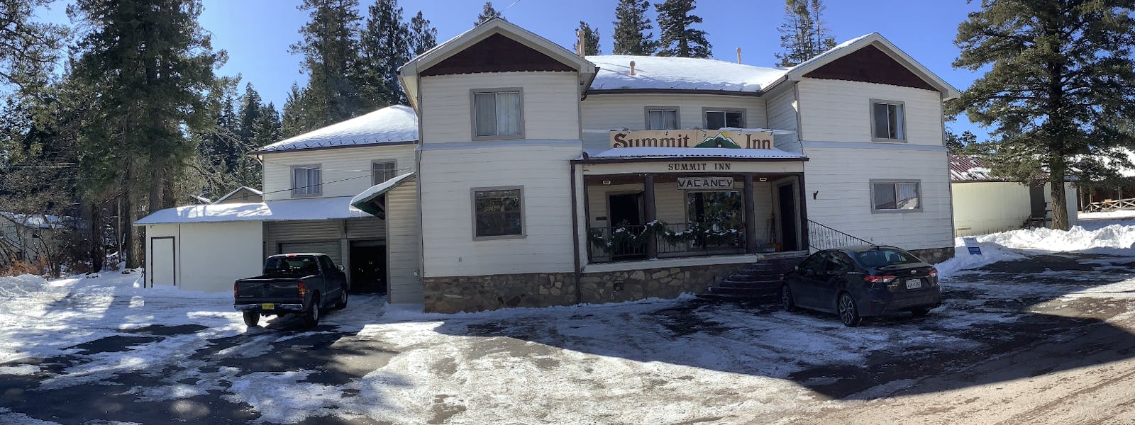 Summit Inn Front