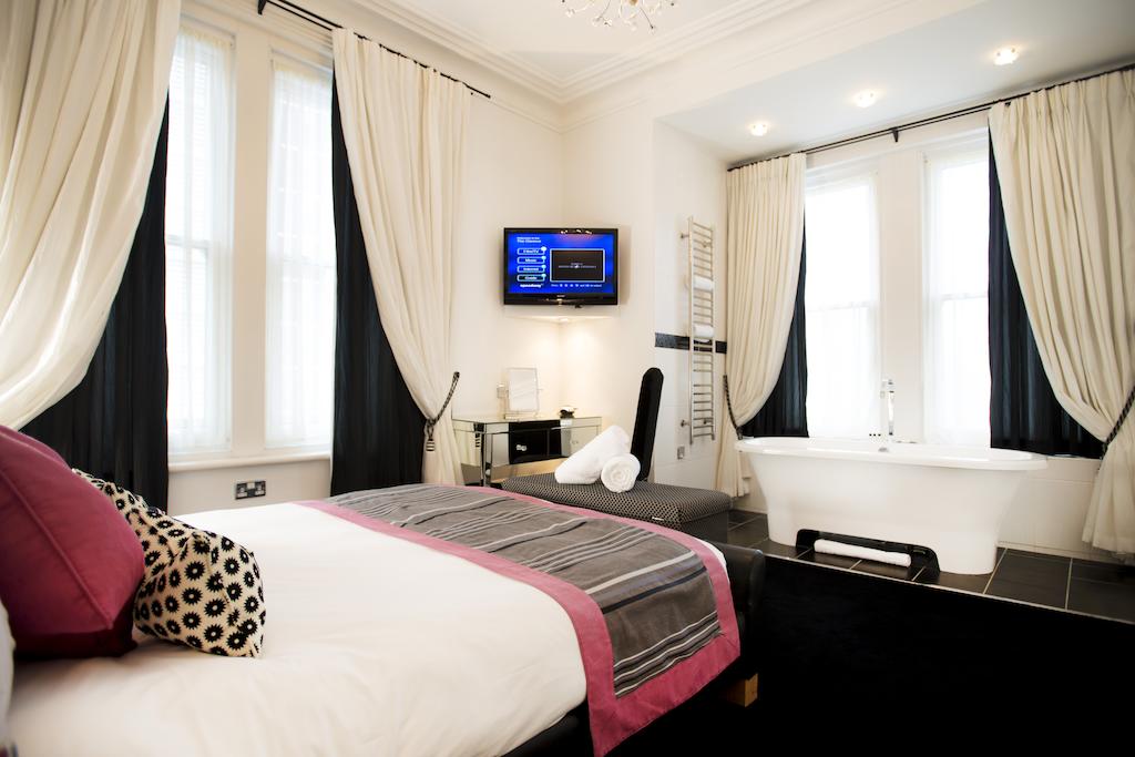 Best Price Direct Guaranteed The Clarence Hotel