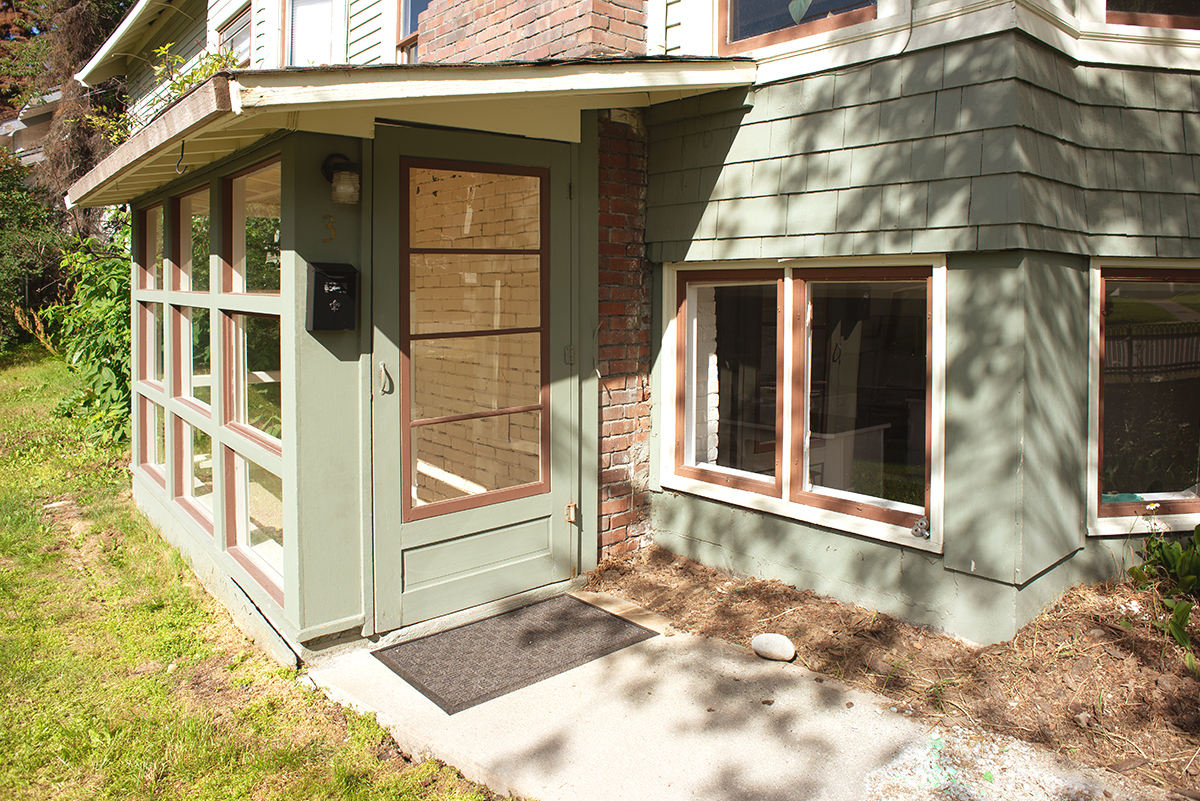 Entrance to the Historic Bungalow, located at the Mayor's House of Snob Hollow Inn.