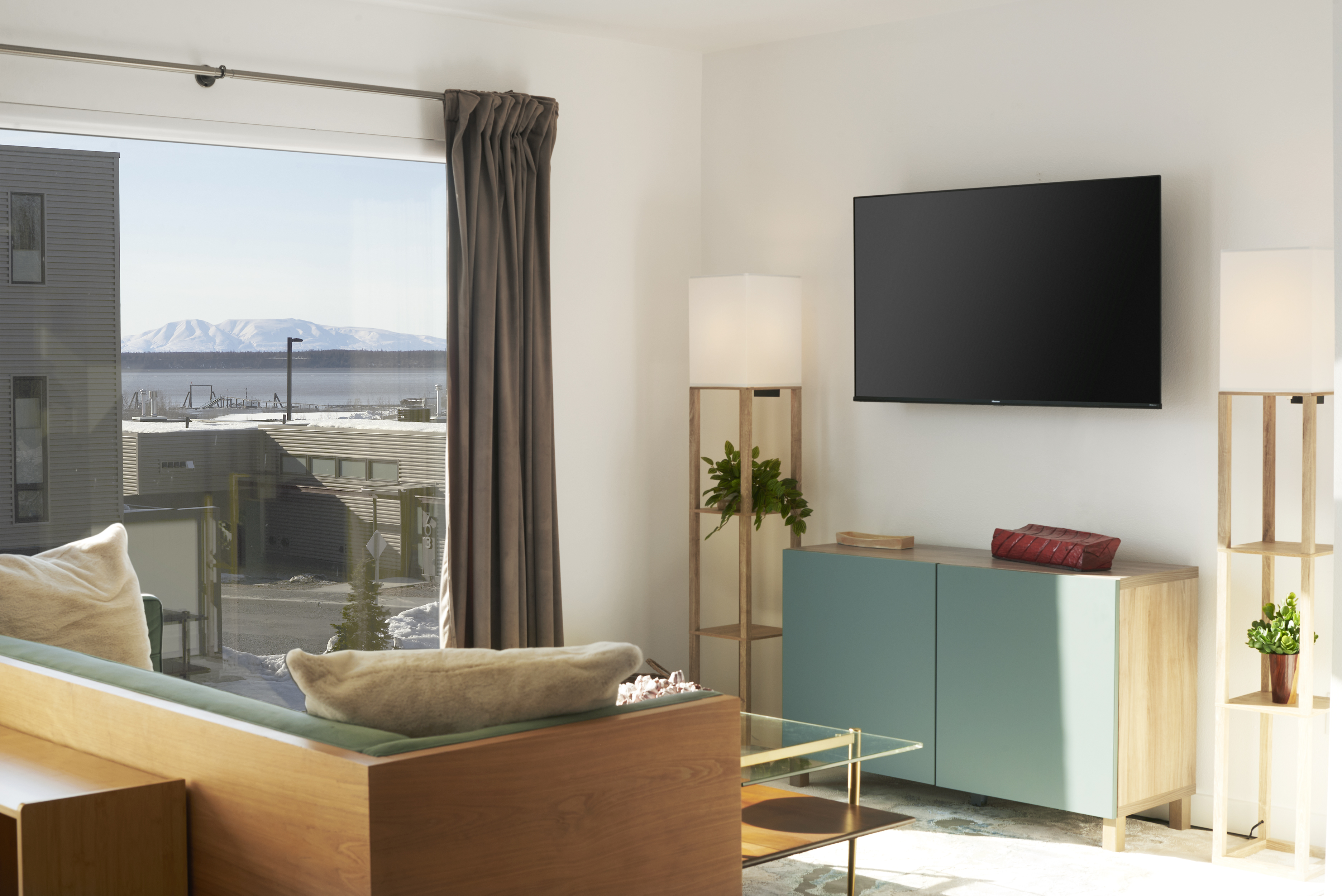 One queen bed with detached private bathroom.