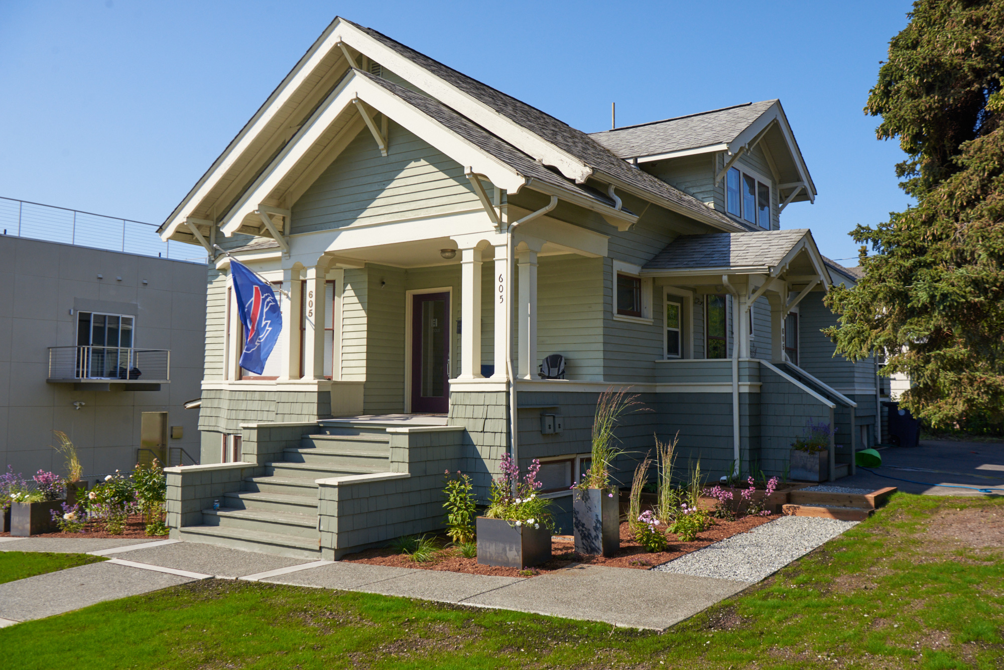 Front view of the historic Leopold David House at Snob Hollow Inn.