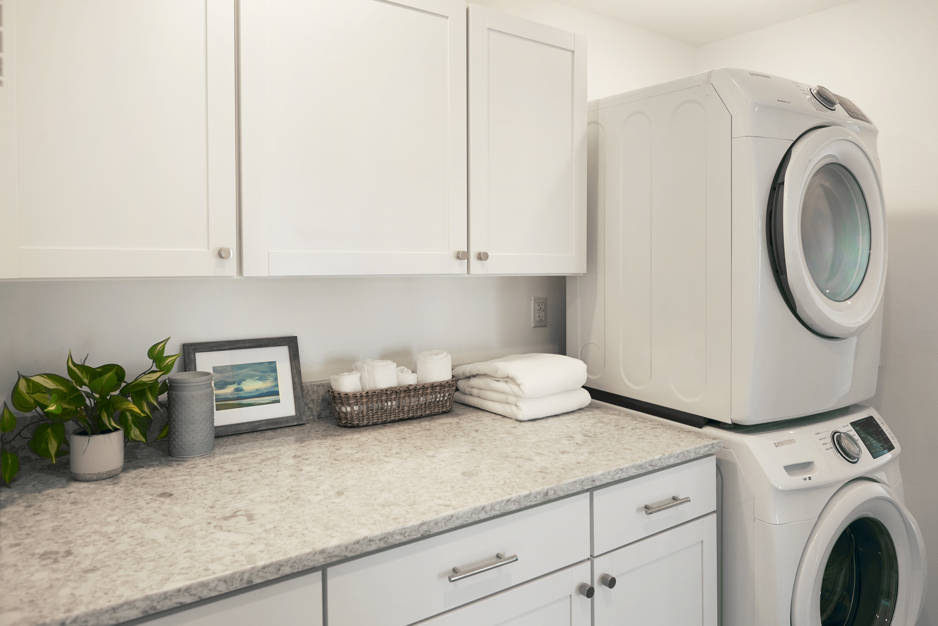 Three bedroom penthouse with one bathroom, full kitchen, and stunning views of Anchorage.